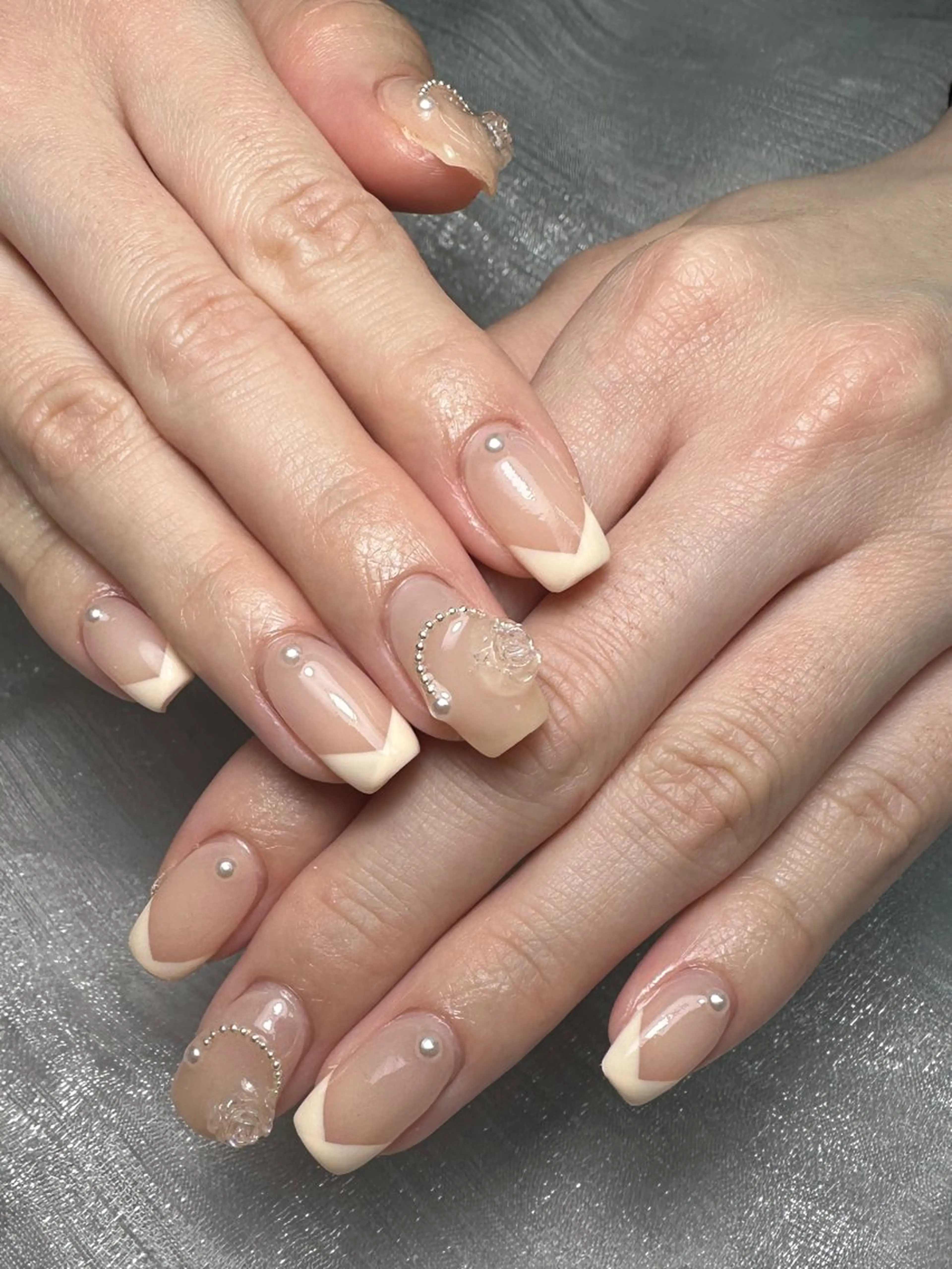 ネイル フレンチネイル シンプルネイル ストーンネイル ホワイト ハンドネイル Umi nail& eyelash ゆみのネイルデザイン