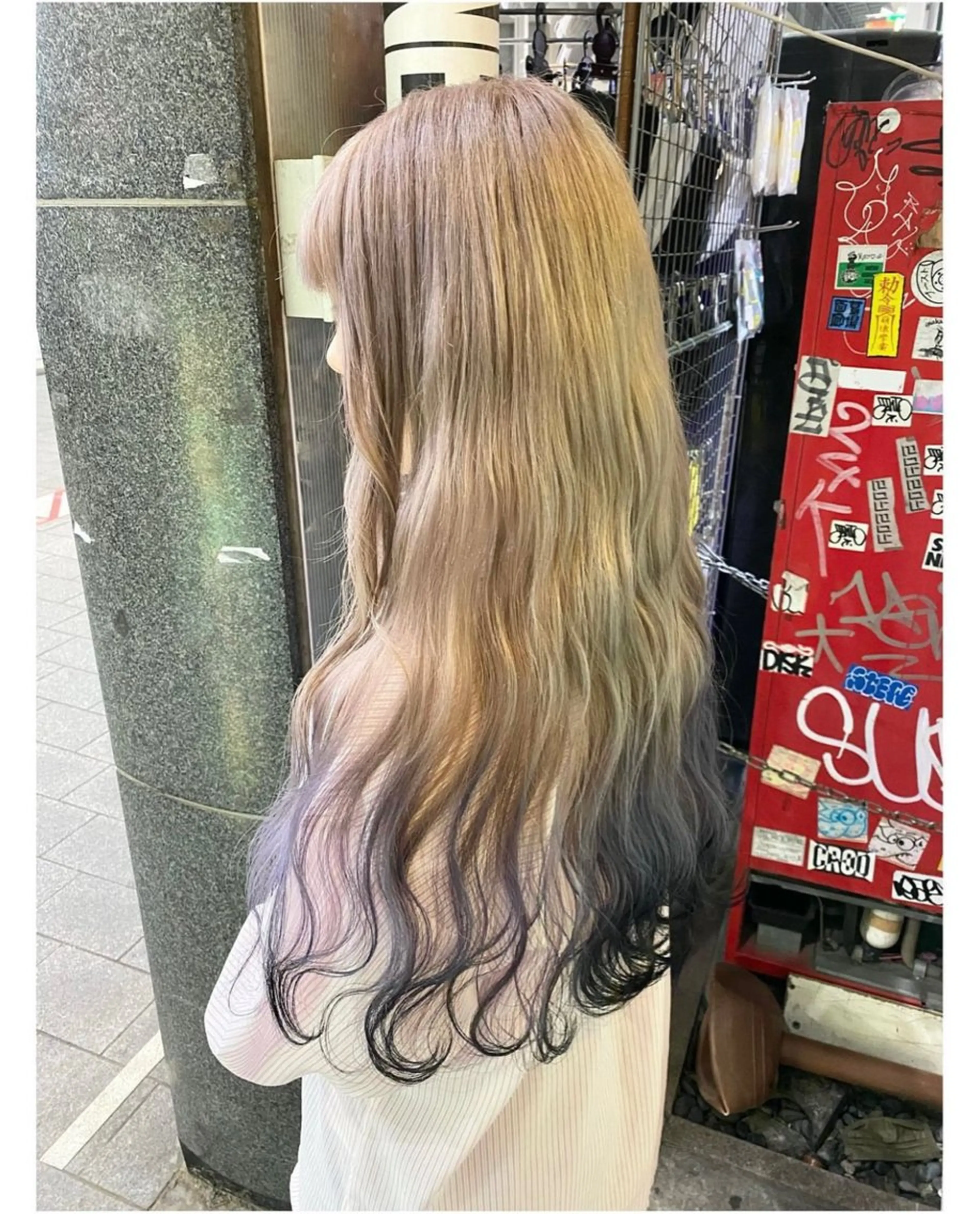 ロング カラー アッシュ グラデーションカラー パープルカラー ヘアカラー GARU-ガル-所属・TSUNO🦖 派手髪/オタク美容師のヘアスタイル