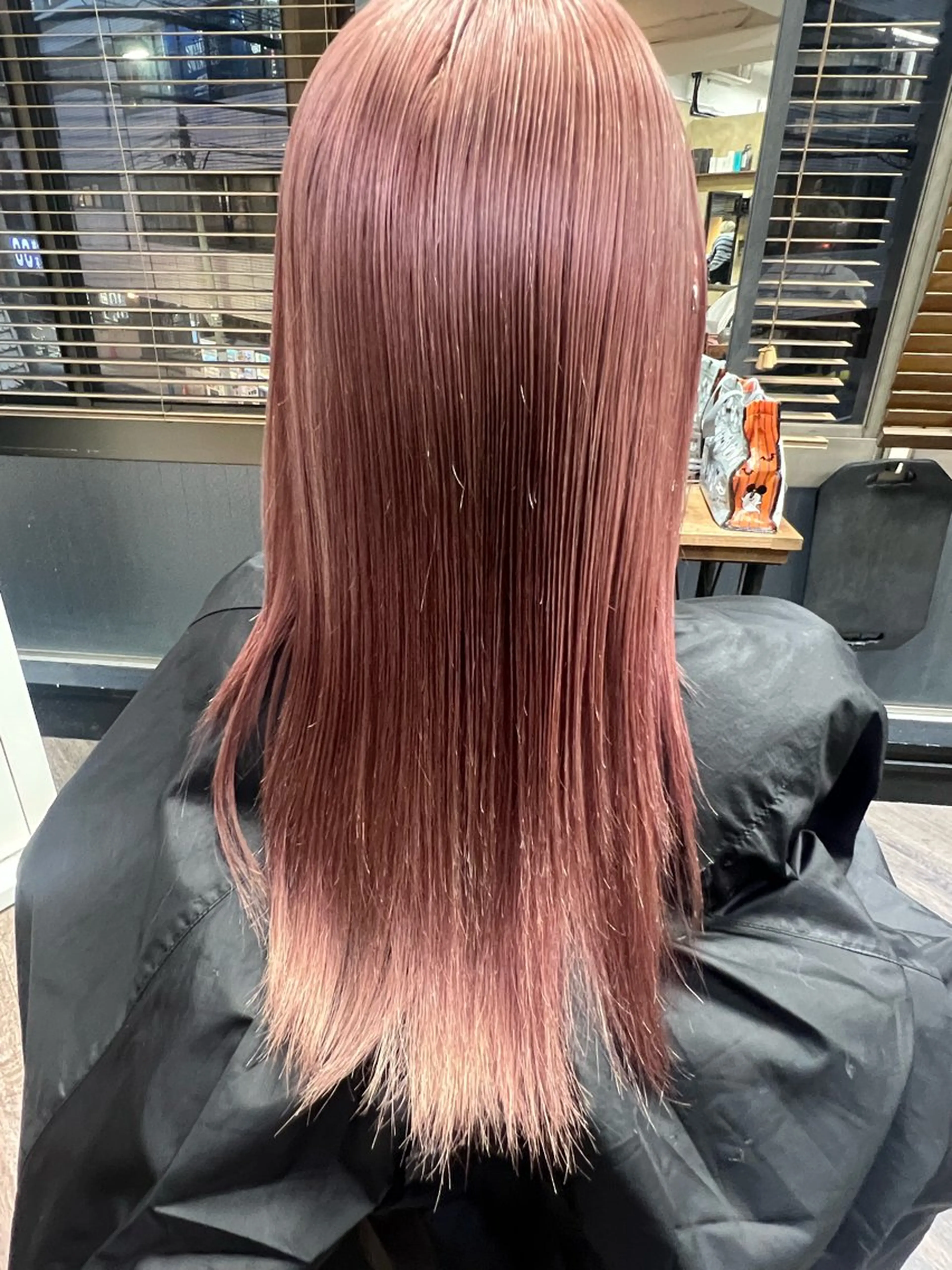 ロング カラー ベージュカラー ピンクカラー カットカラー縮毛 モデル募集/鈴木のヘアスタイル