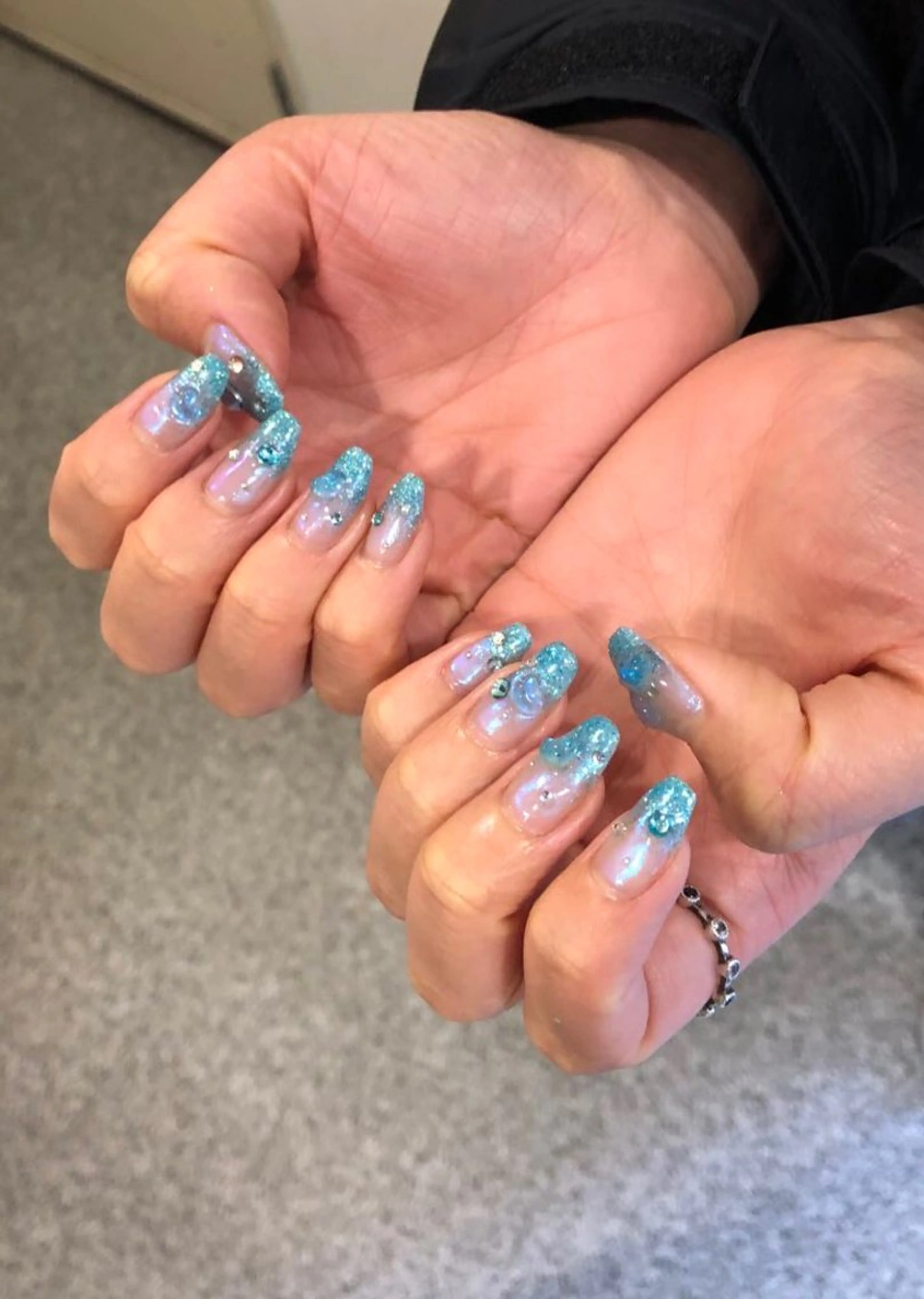 ネイル オーロラネイル ラメ(グリッター) 水色 ハンドネイル ハンドケア 西日暮里駅徒歩1分/ NAIL106Gのネイルデザイン