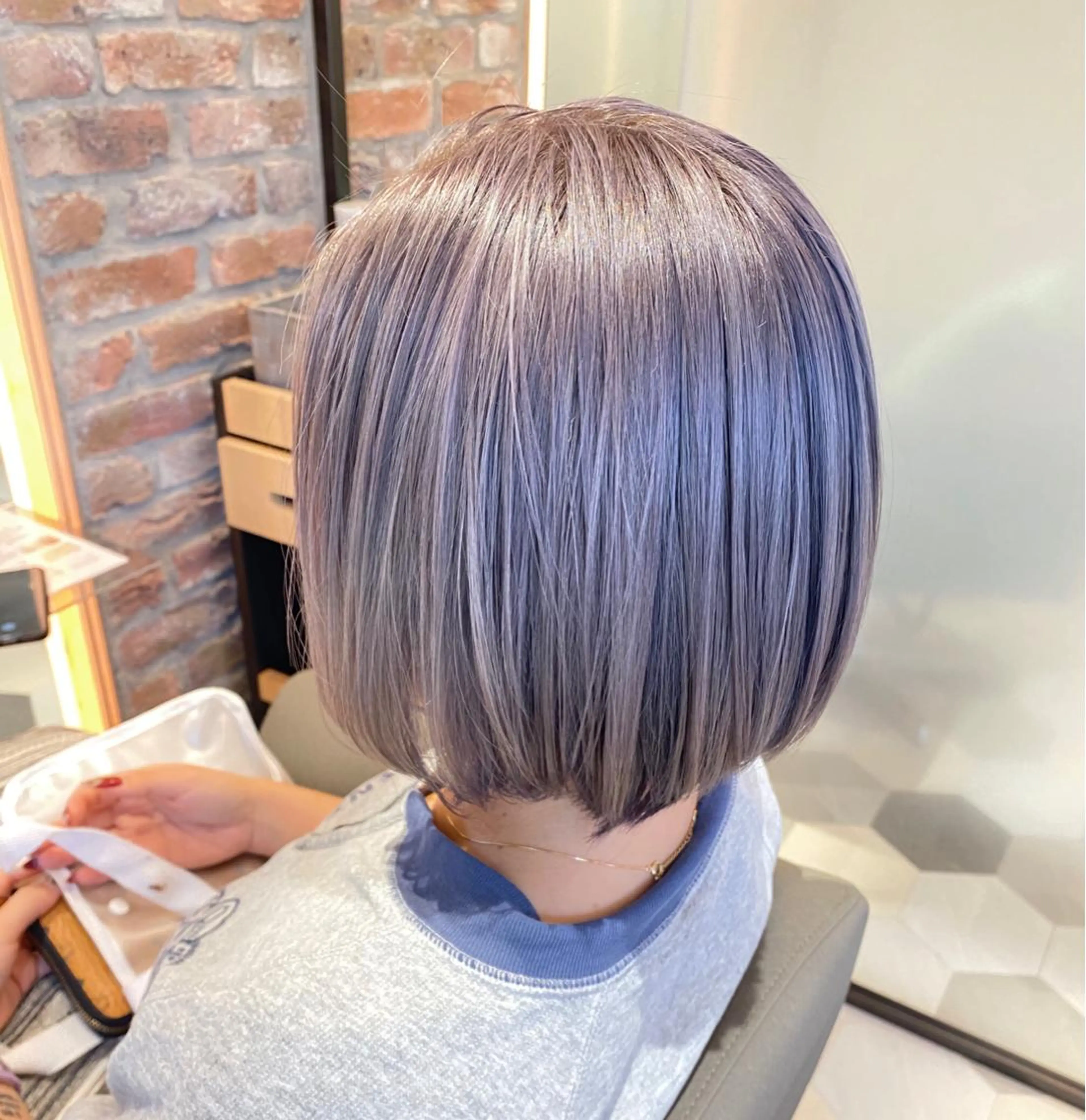 ショート カラー シルバー 🌈🌸あおき みちる🌟💗のヘアスタイル