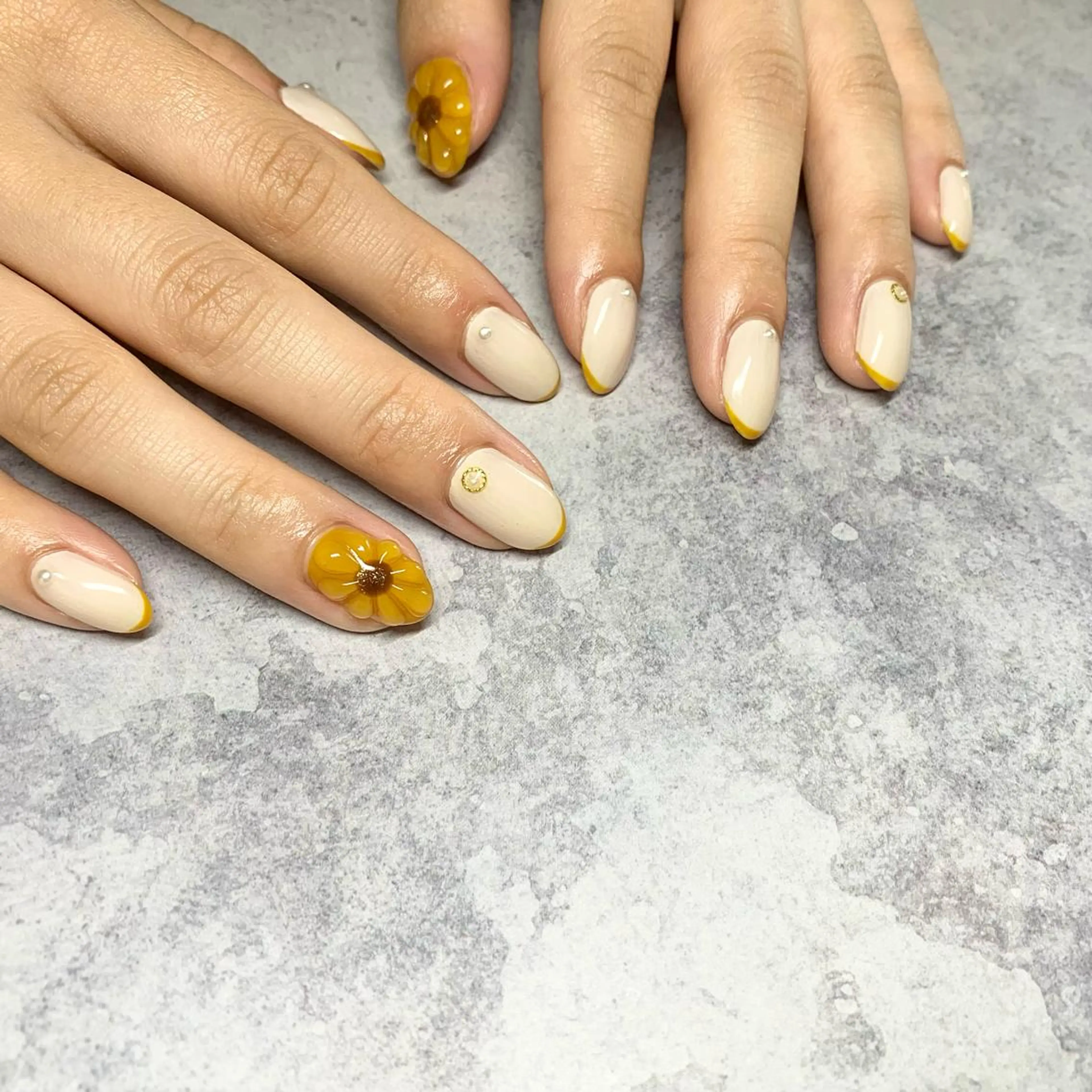 ネイル ハンドネイル ウシク ミユキのネイルデザイン