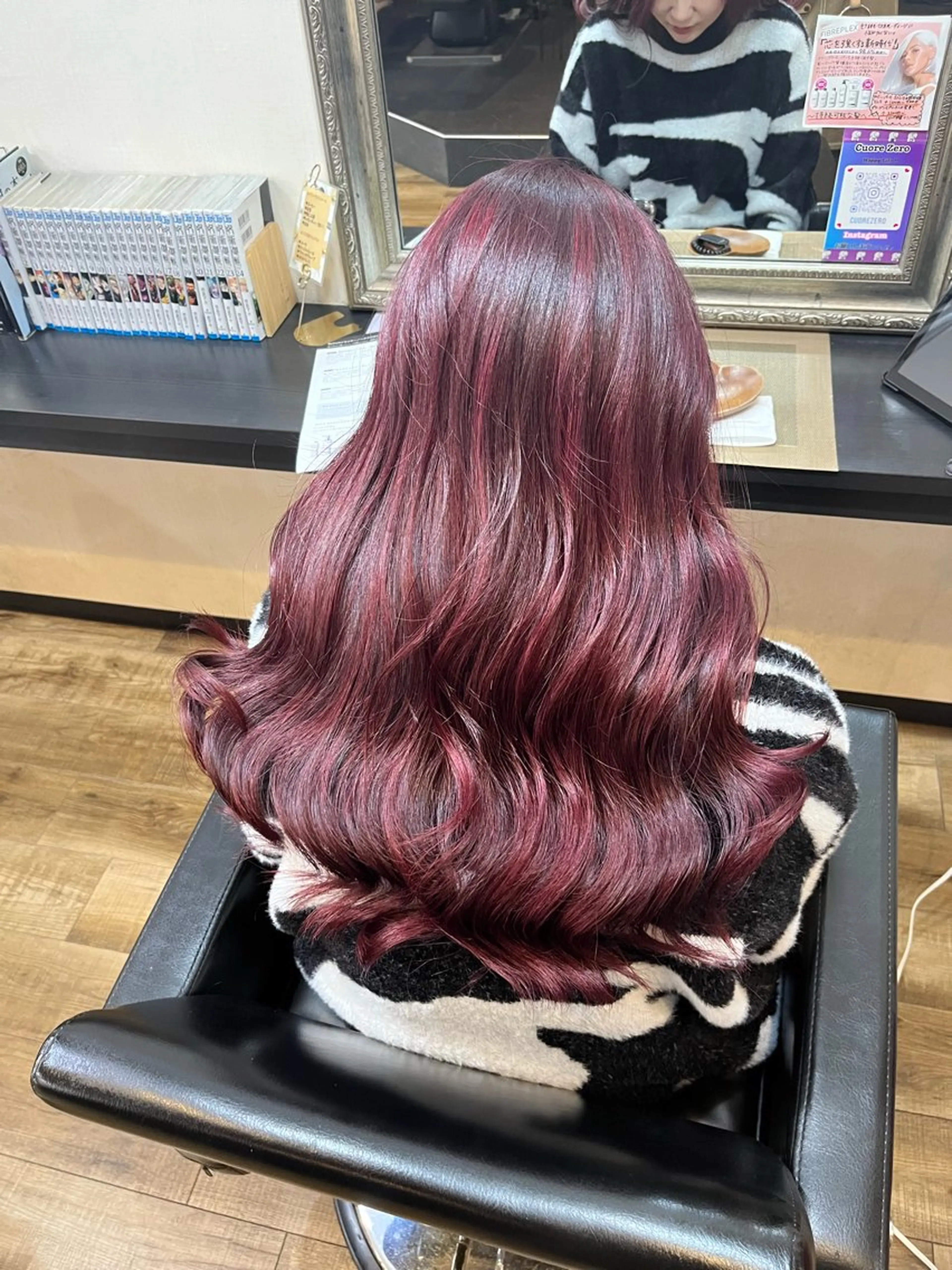 ロング カラー ヘアアレンジ ブリーチ カシス ハイライトカラー ピンクカラー レッドカラー ヘアカラー きむえり/髪質改善 /うねり広がり改善のヘアスタイル