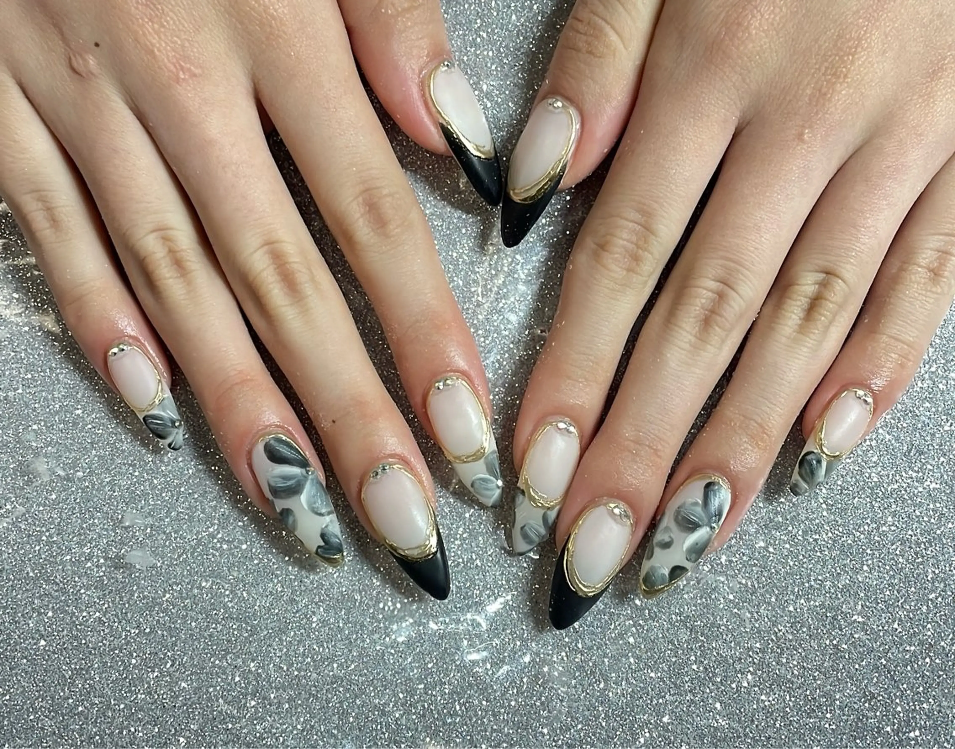 ネイル ハンドネイル VIERU 🌈🎀💖のネイルデザイン