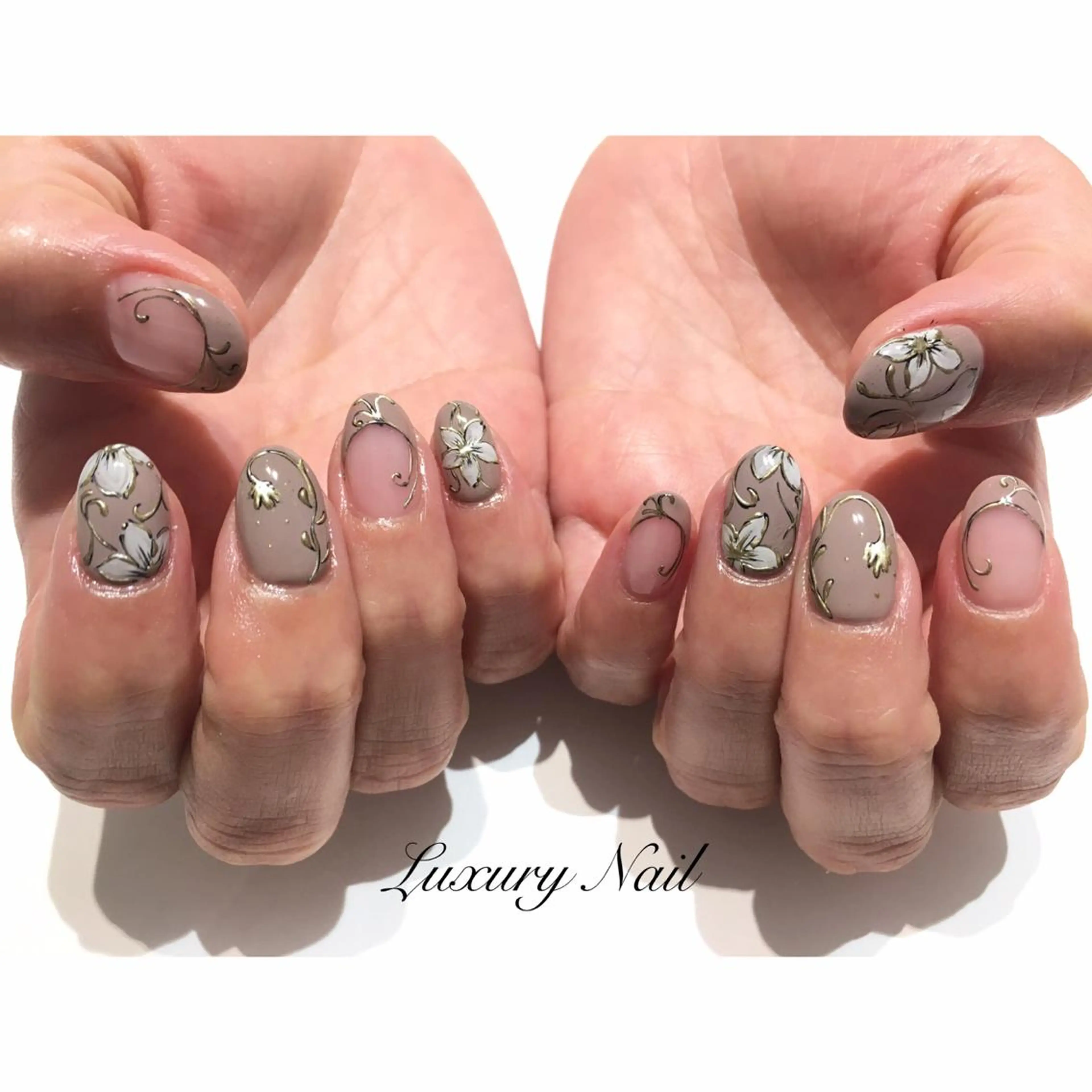 ショート カラー ネイル フラワーネイル フレンチネイル その他(ネイル) nail salon  aloalo所属・Nailist Ayaのネイルデザイン