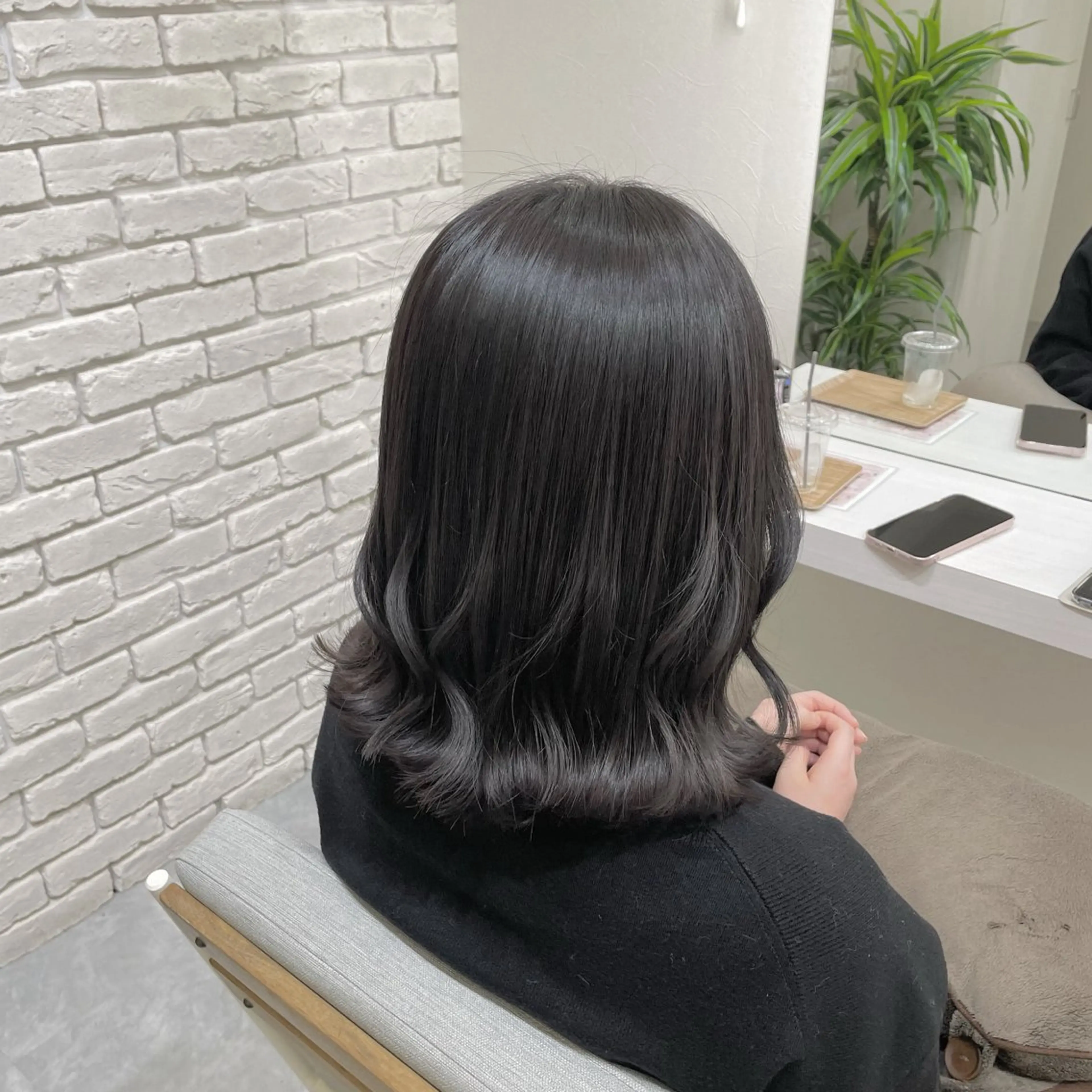 ミディアム カラー 黒髪 ブルーカラー ブルーブラック 透明感カラー カット ヘアカラー トリートメント 髪質改善&ヘアケア /菊池琉那のヘアスタイル
