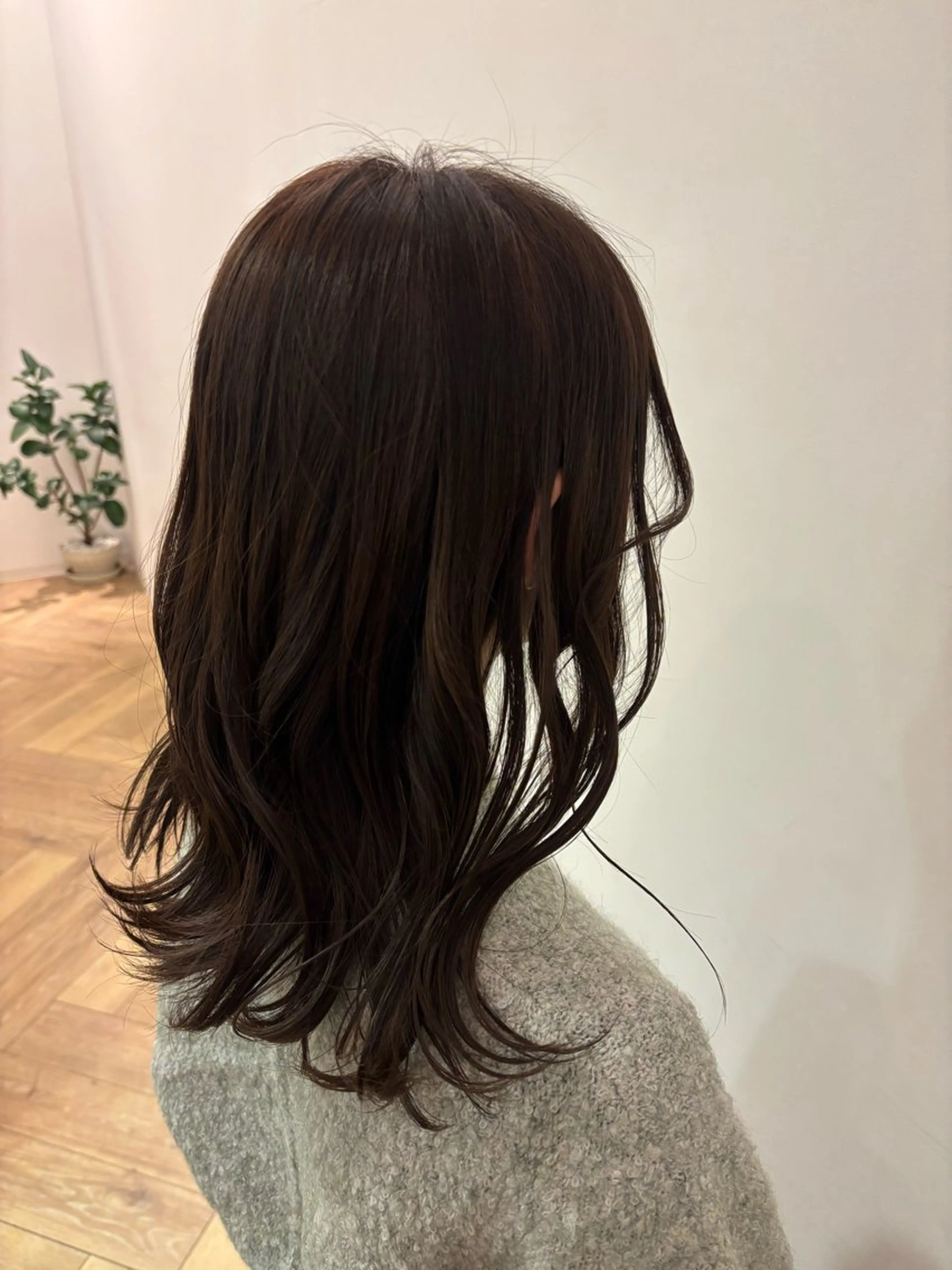 セミロング 🫧✨️‪榎宮秀 透明感 ハイトーンのヘアスタイル