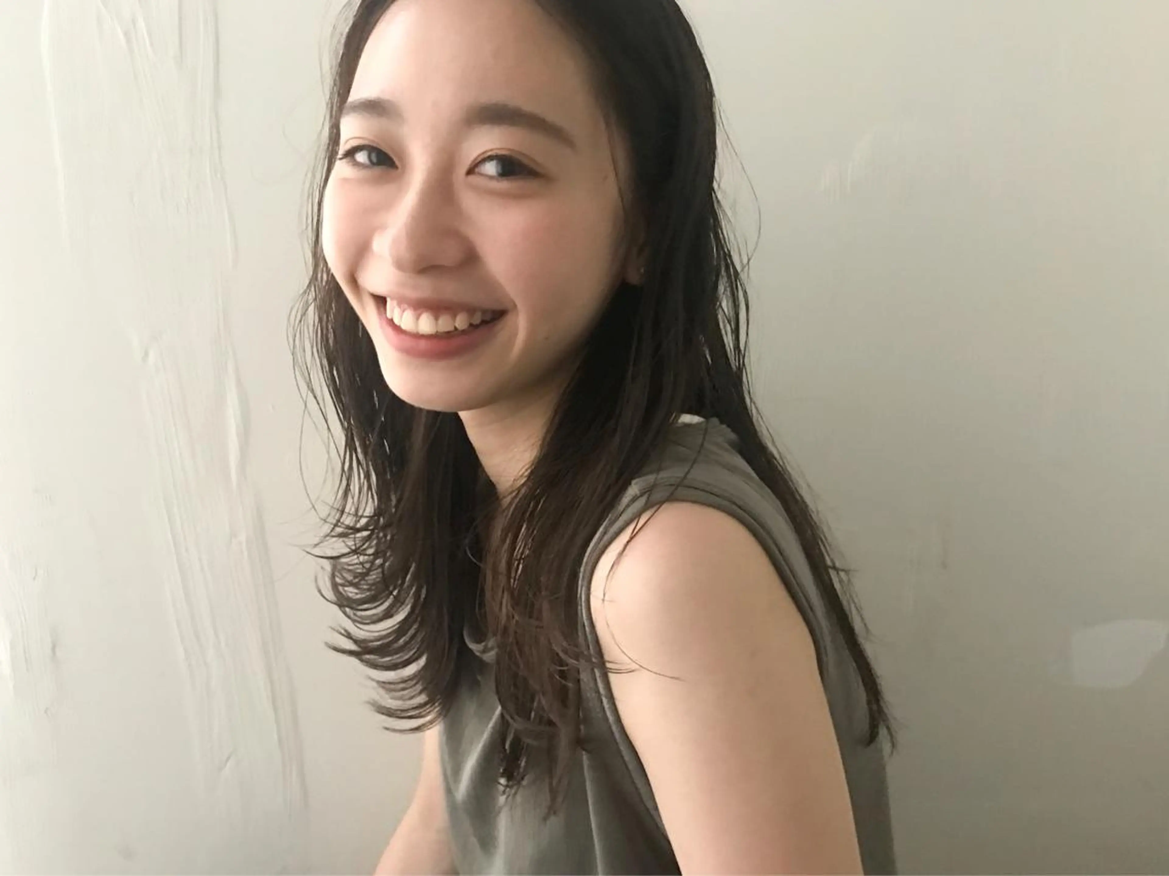 ミディアム カラー 透明感カラー グレージュ シアーグレージュ 貫洞 大介のヘアスタイル