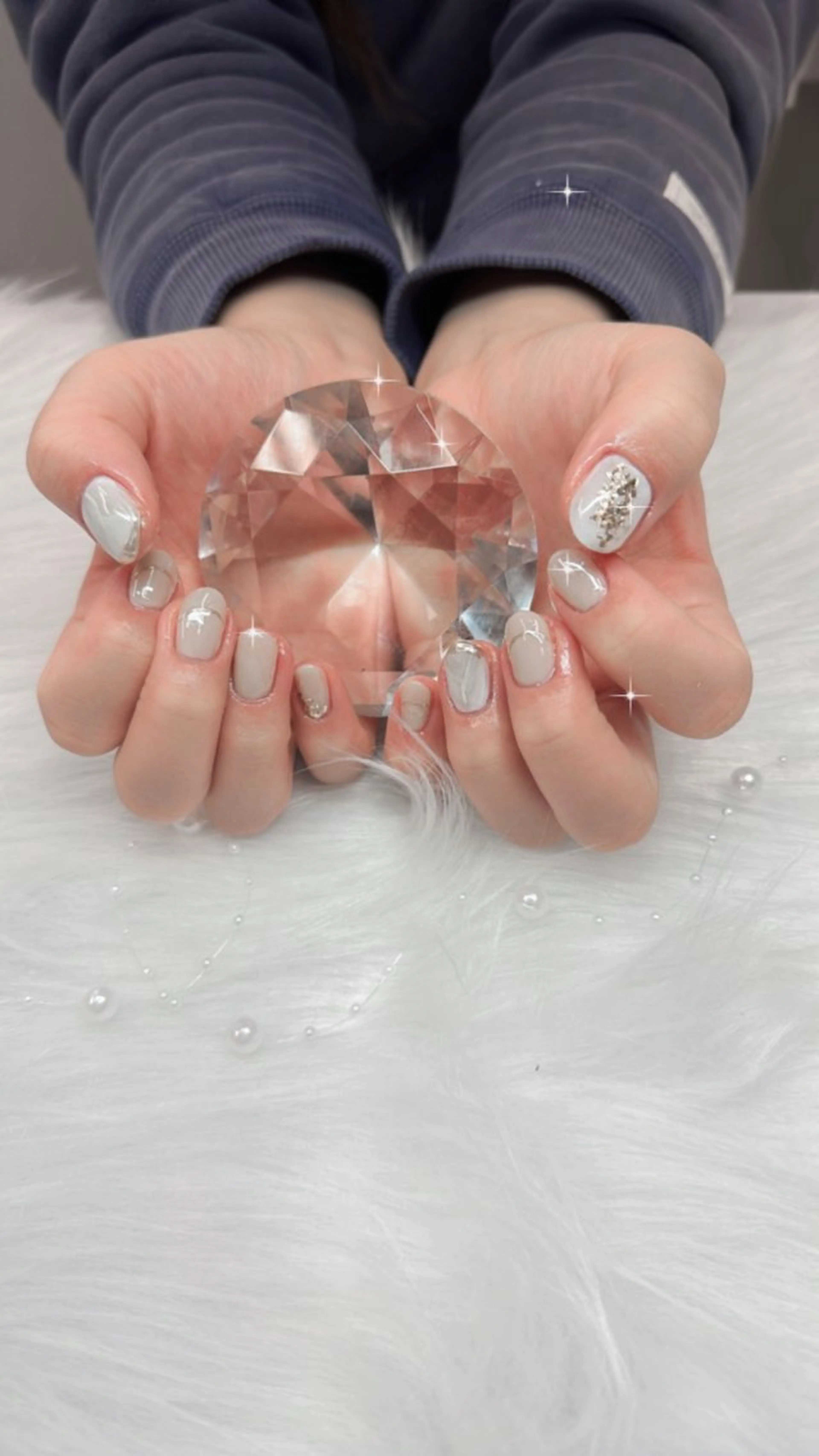 ネイル 大理石ネイル(マーブル) シンプルネイル ホワイト 中西 美羽のネイルデザイン