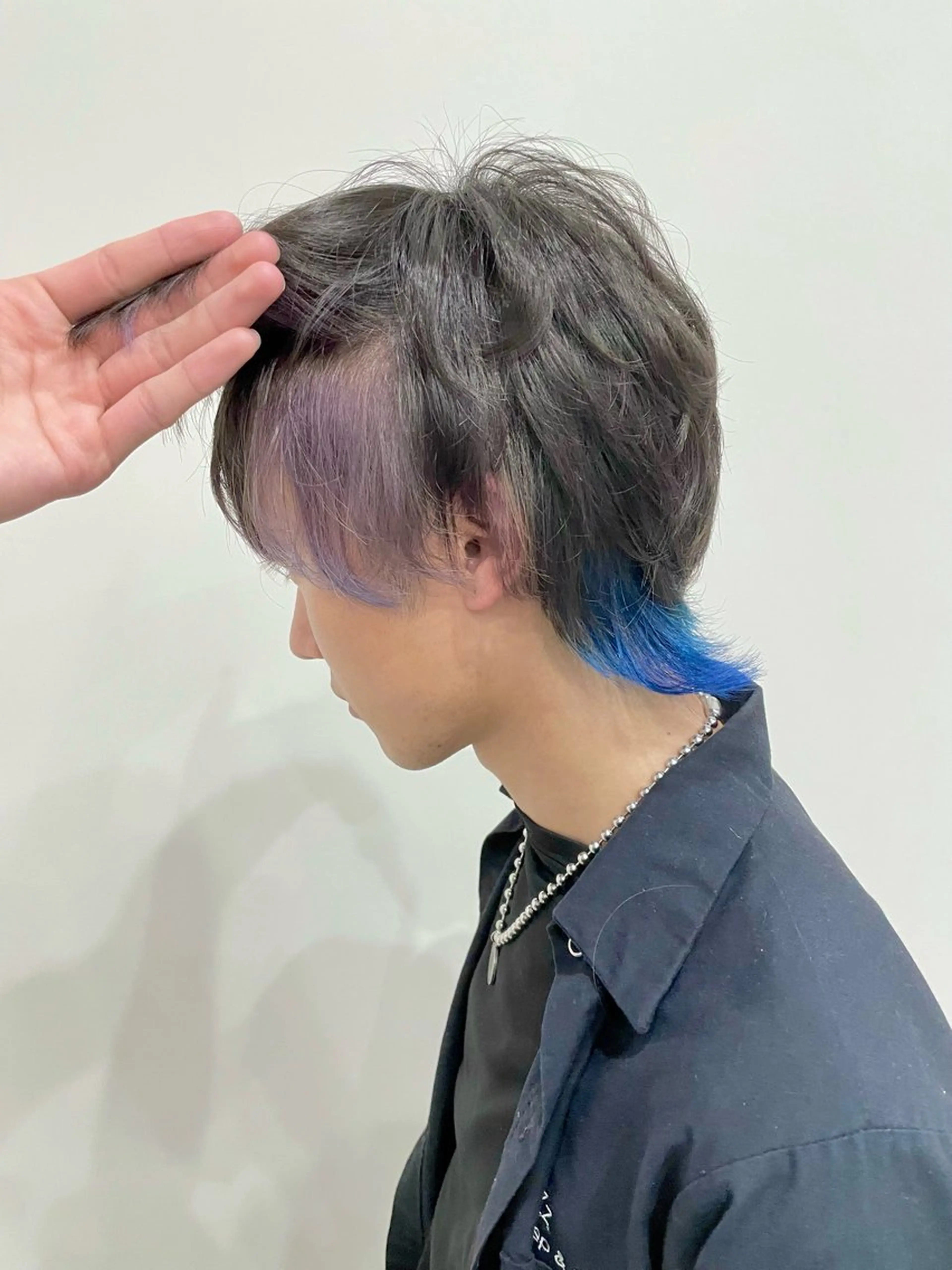 カラー メンズ メンズウルフカット ウルフカット ヘアカラー ヴァンキャトル所属・芳賀 風斗のヘアスタイル