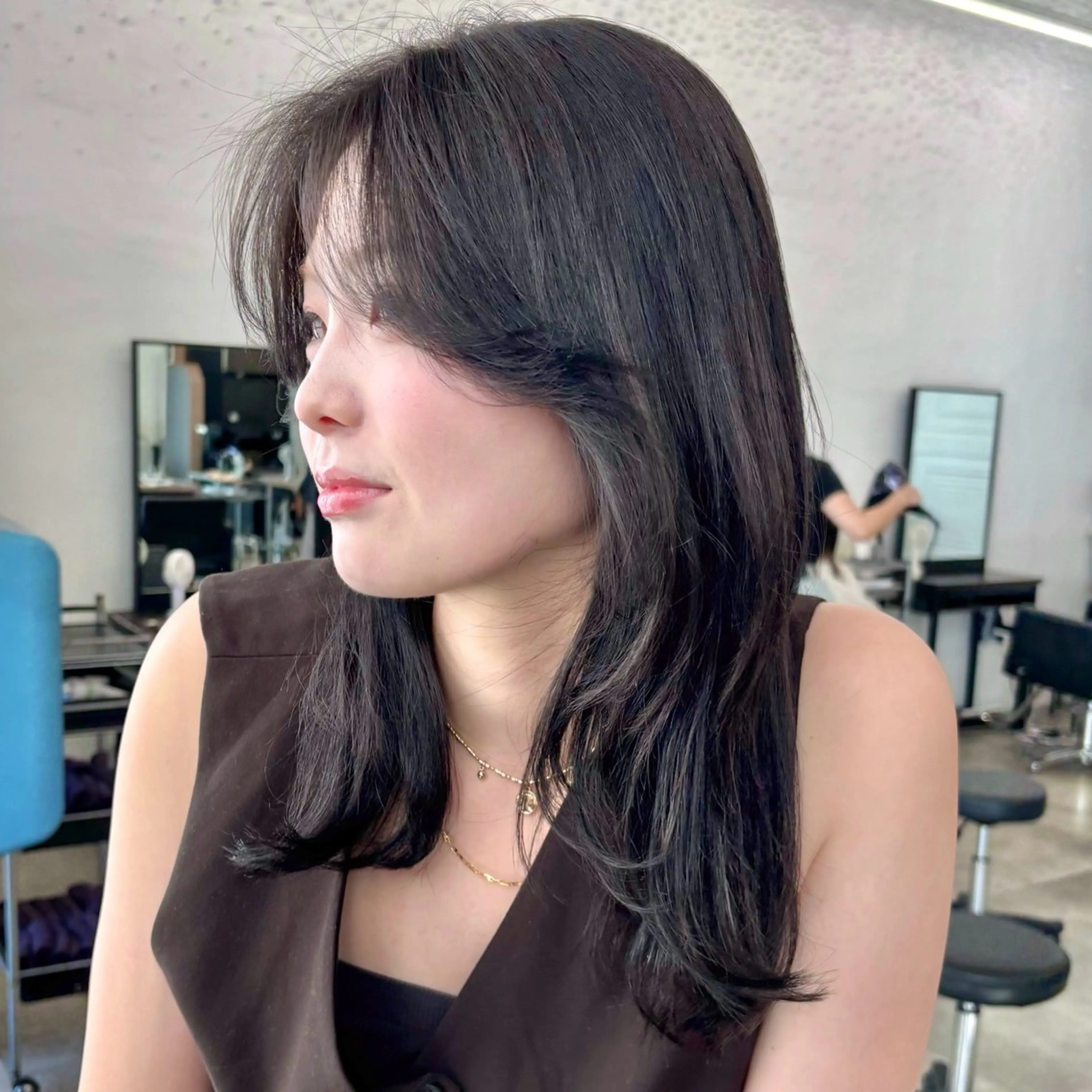 ミディアム カラー ダークグレー レイヤーカット 似合わせカット カット ヘアカラー トリートメント 顔まわり🥨レイヤー /透明感/水口舞奈のヘアスタイル