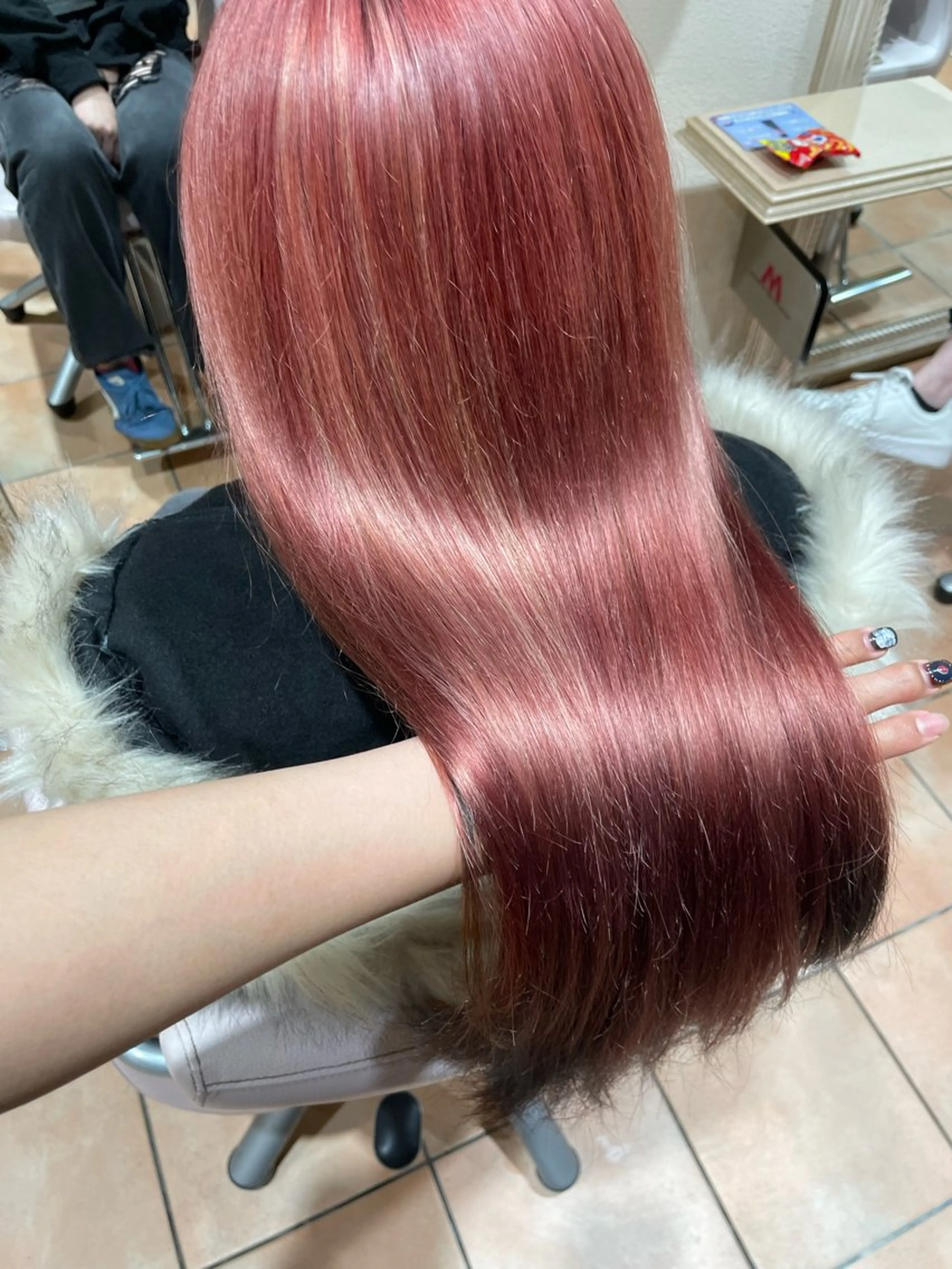 ロング カラー めぞんどぼーて REINAのヘアスタイル
