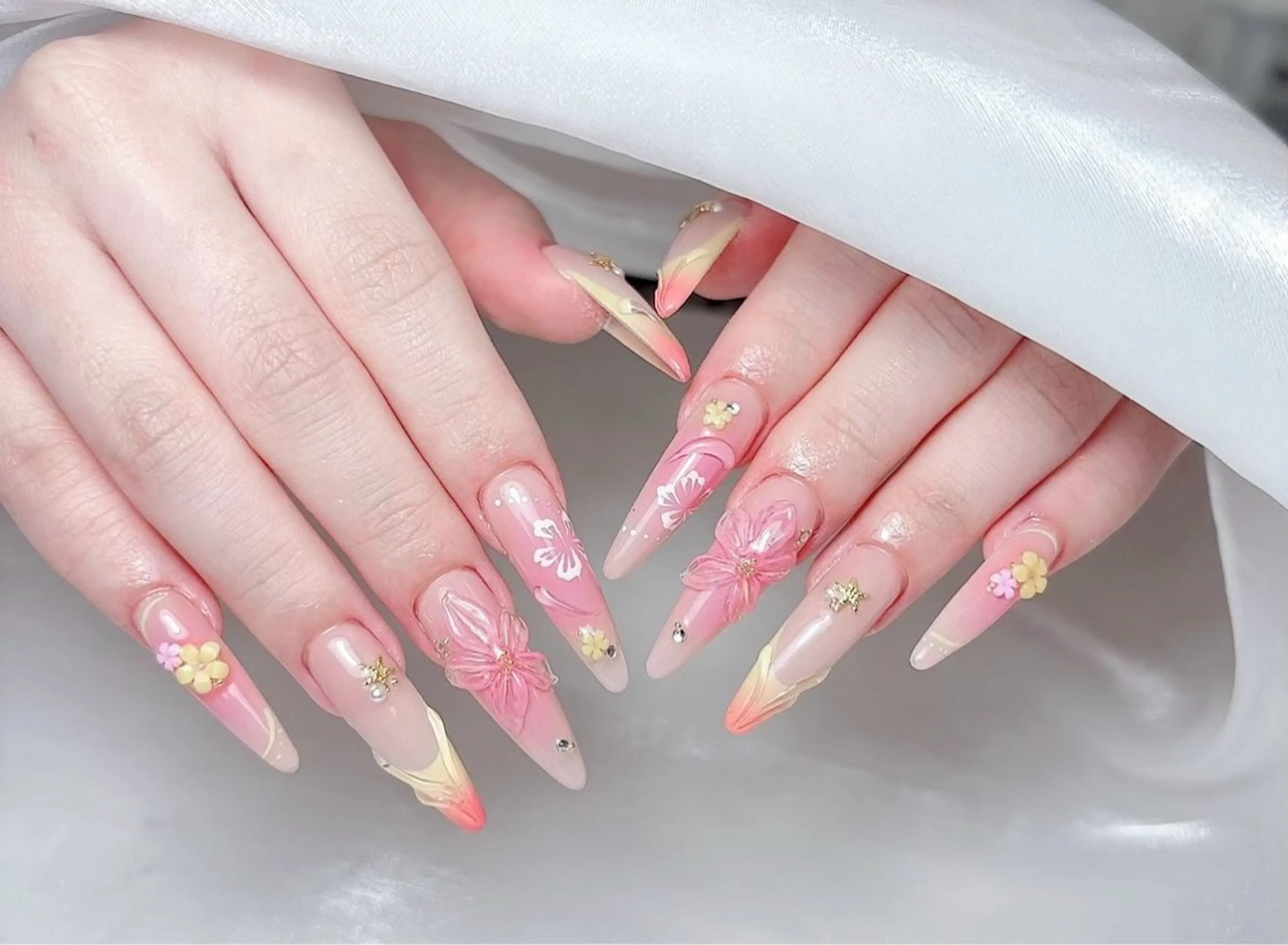 ネイル アートネイル チークネイル フレンチネイル ジェルネイル グラデーション ハンドネイル ╹◡╹Mimoミモ Eye&Nailのマツエク・マツパデザイン