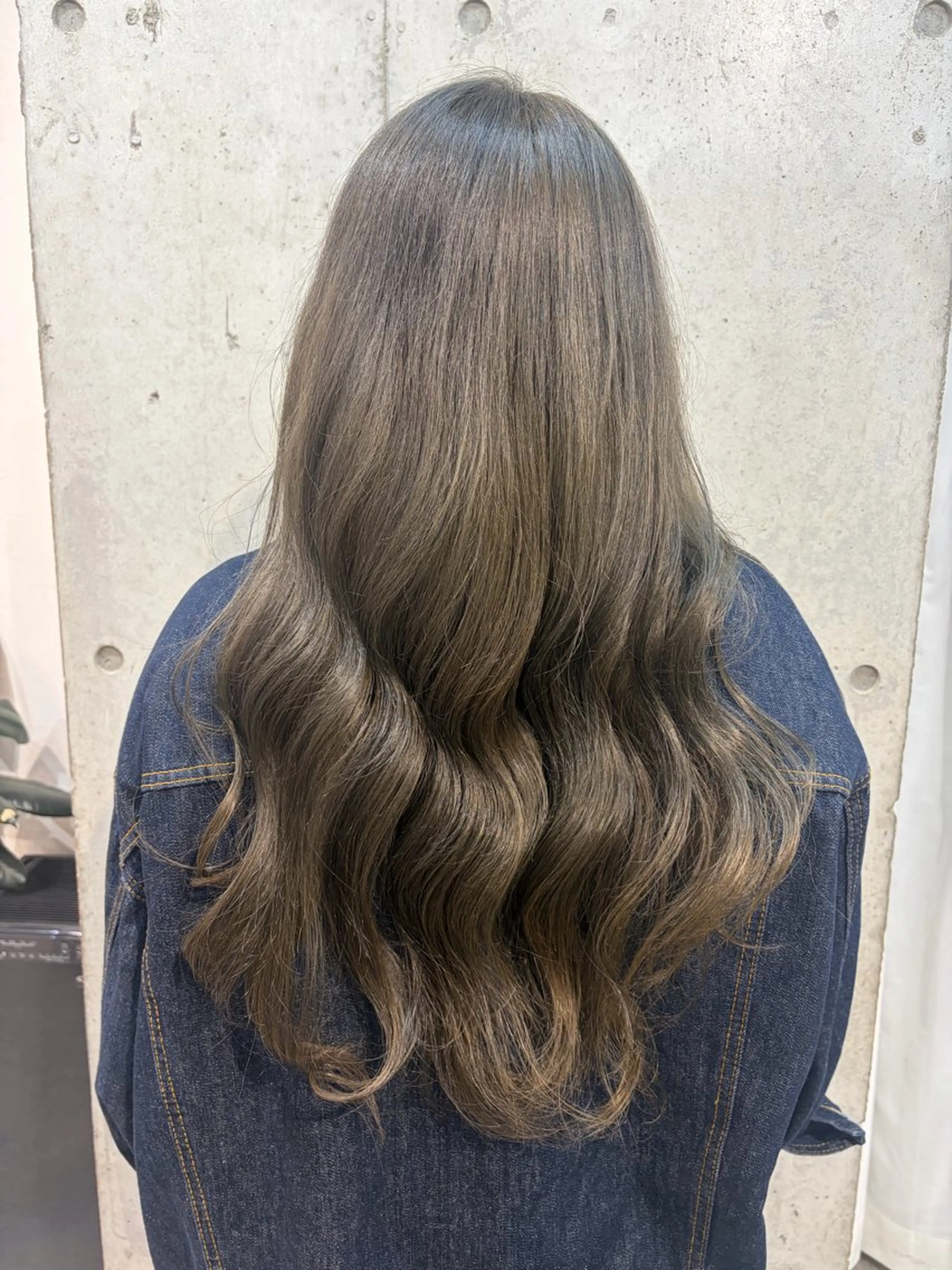 ロング カラー グレージュ オリーブグレージュ オリーブグレー ヘアカラー [lani ] konatsuのヘアスタイル