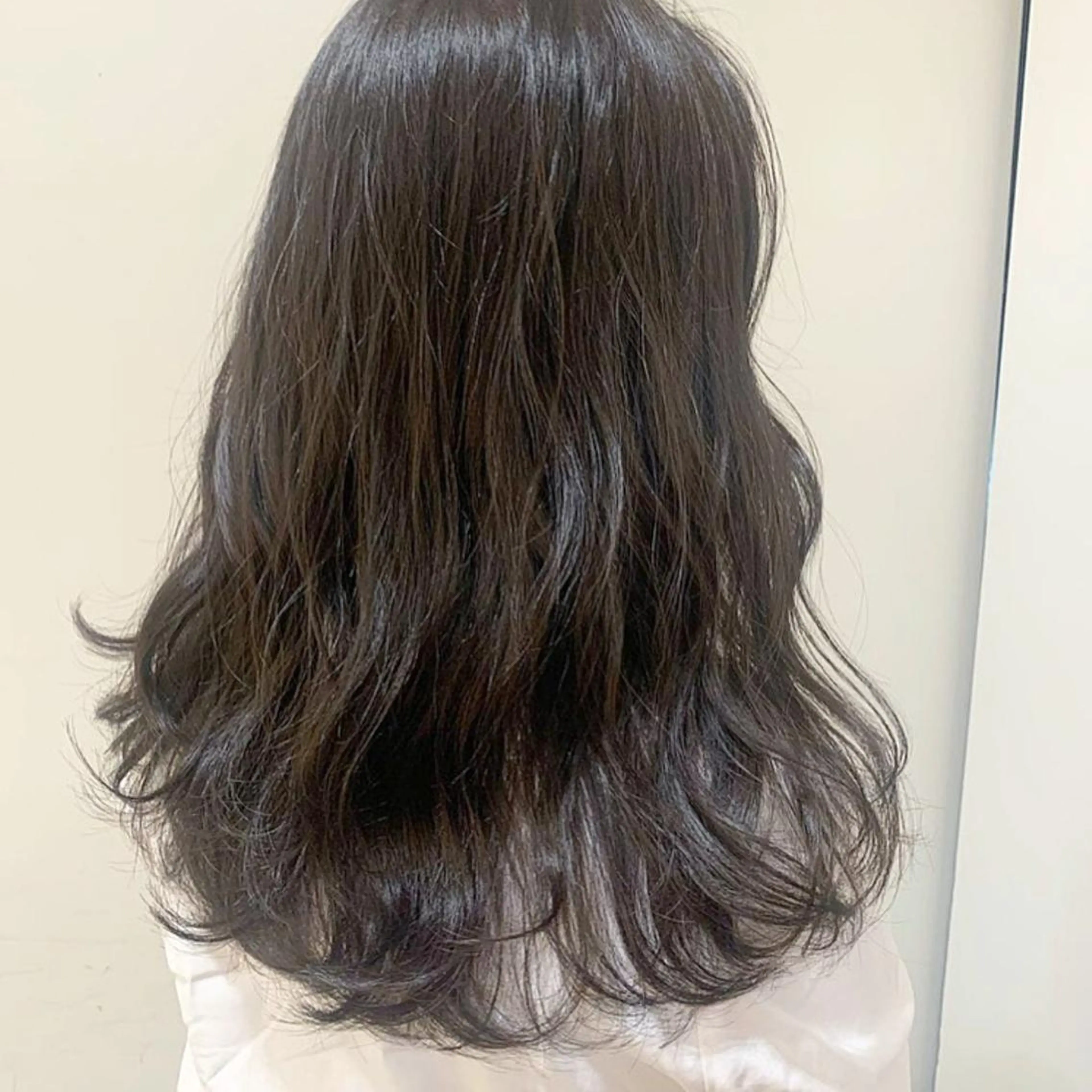 カラー 山口 莉奈のヘアスタイル