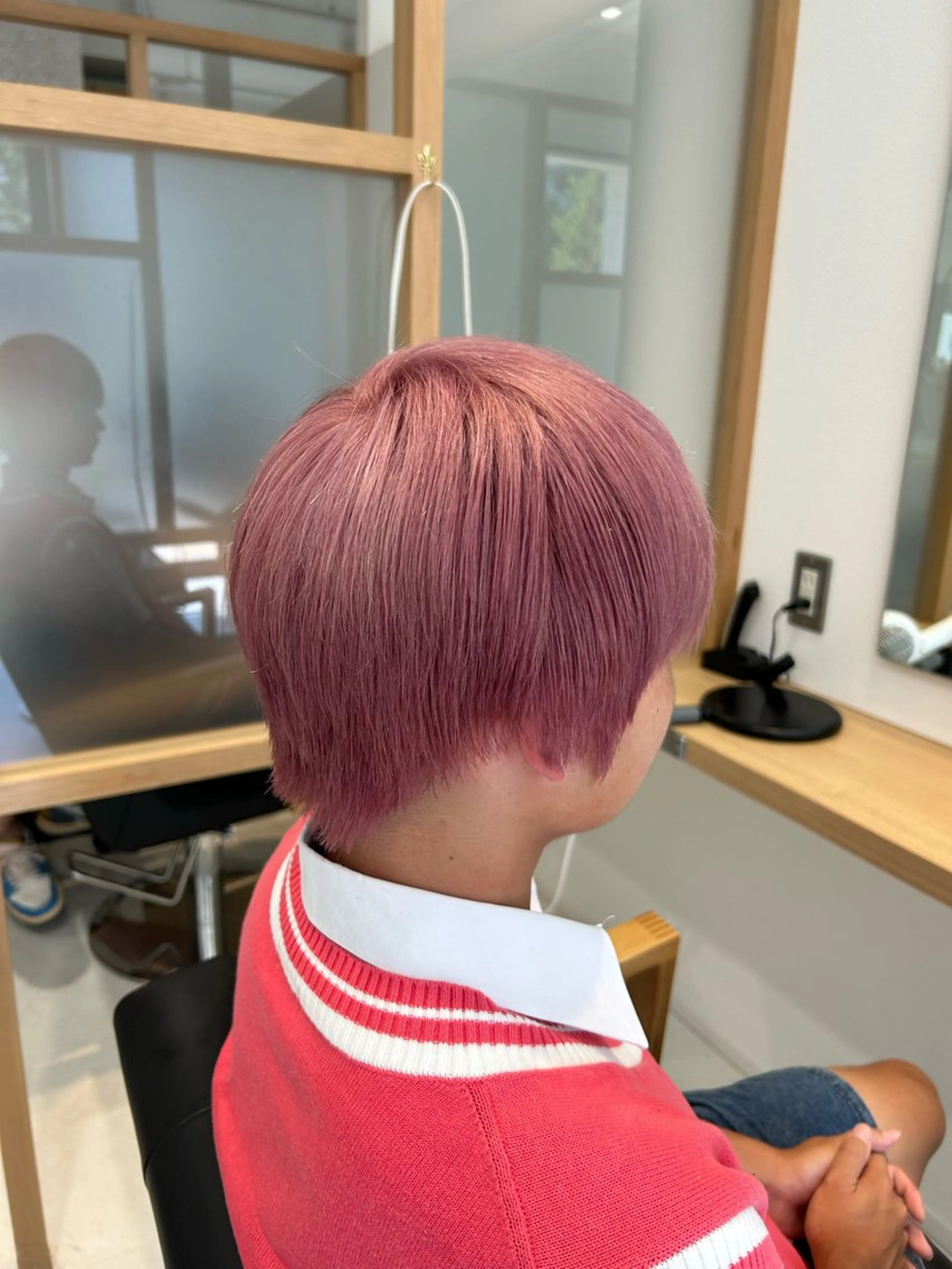 カラー ブリーチ ピンクカラー 佐藤 嶺のヘアスタイル