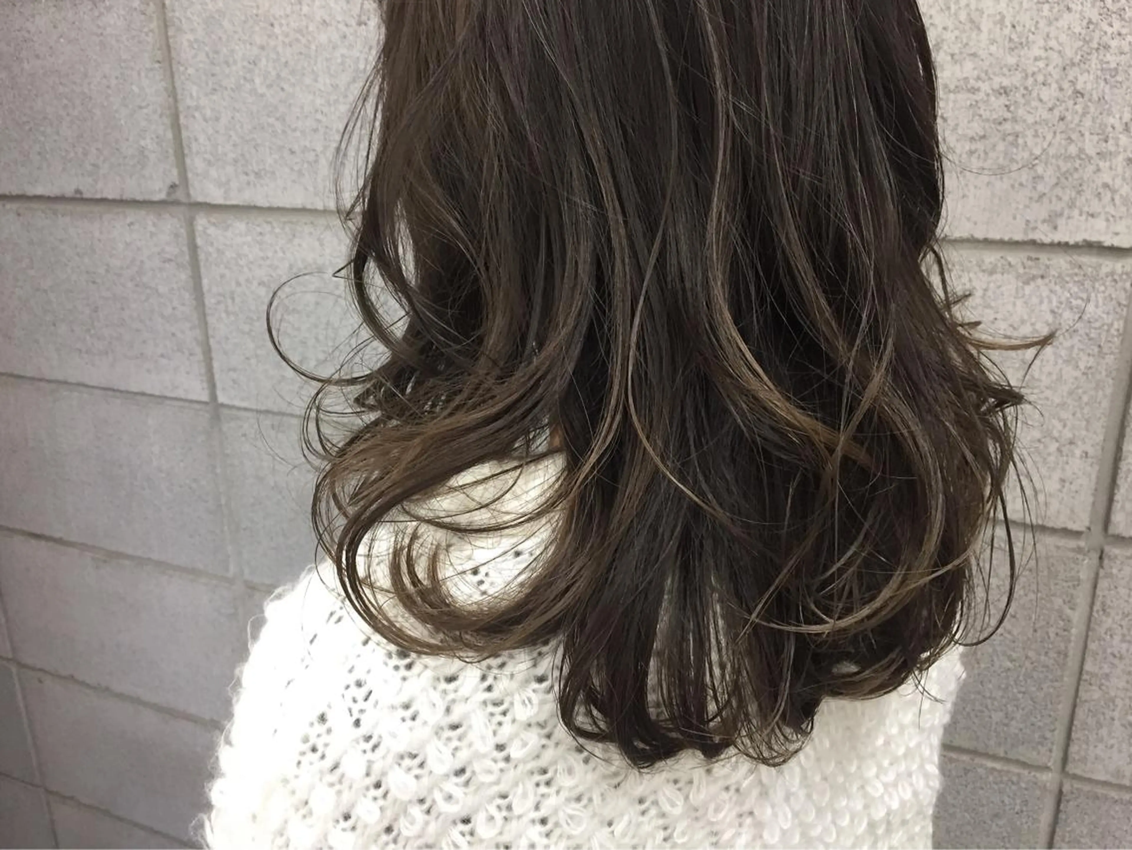 ミディアム カラー グレージュ ハイライトカラー ハイライト カット ヘアカラー トリートメント ITO YUKIのヘアスタイル