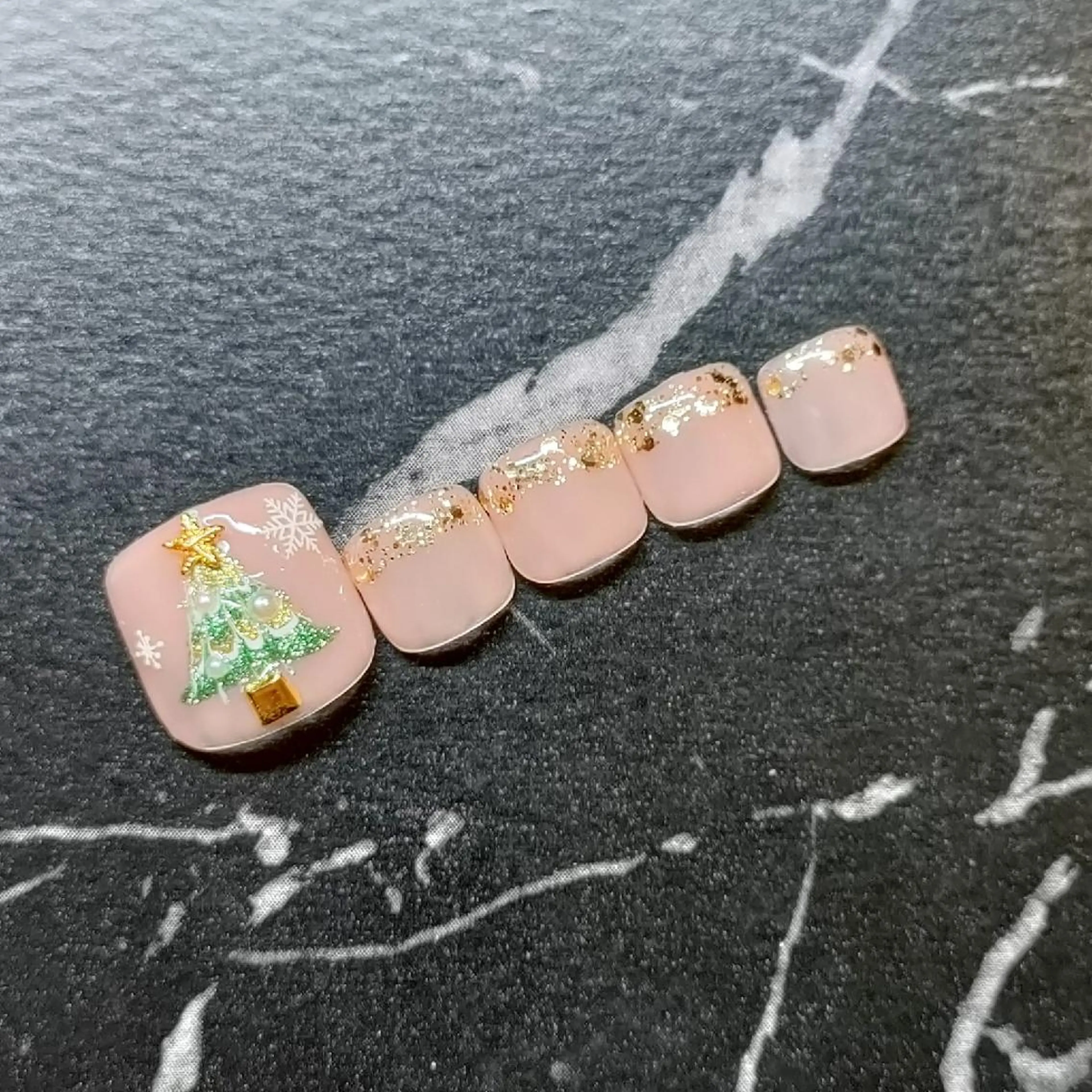 ネイル フットネイル 吉澤 友恵のネイルデザイン