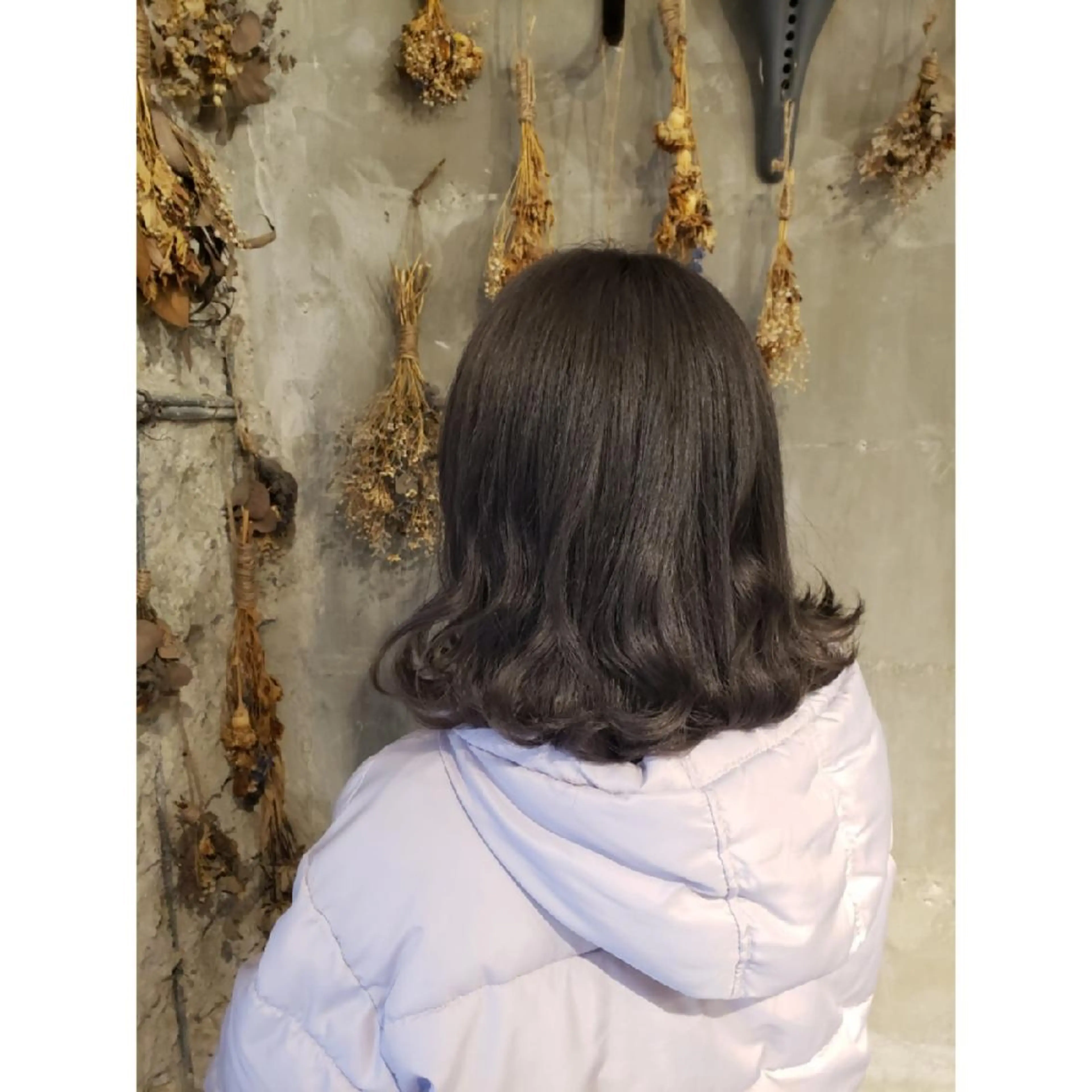 ミディアム カラー アッシュ アッシュグレー 透明感カラー 井尻 柚都歩のヘアスタイル