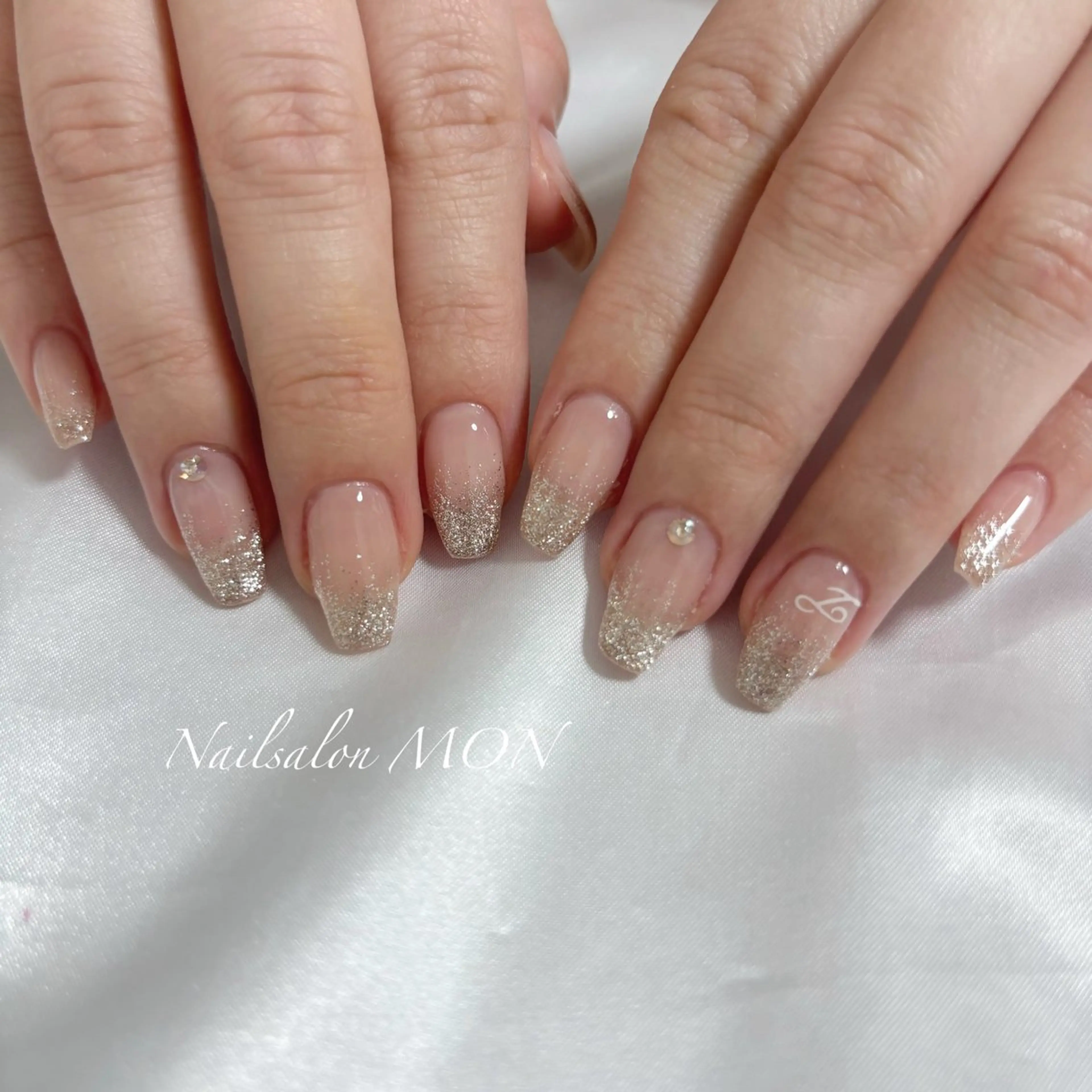ネイル ストーンネイル ハンドネイル Nailsalon MONのネイルデザイン