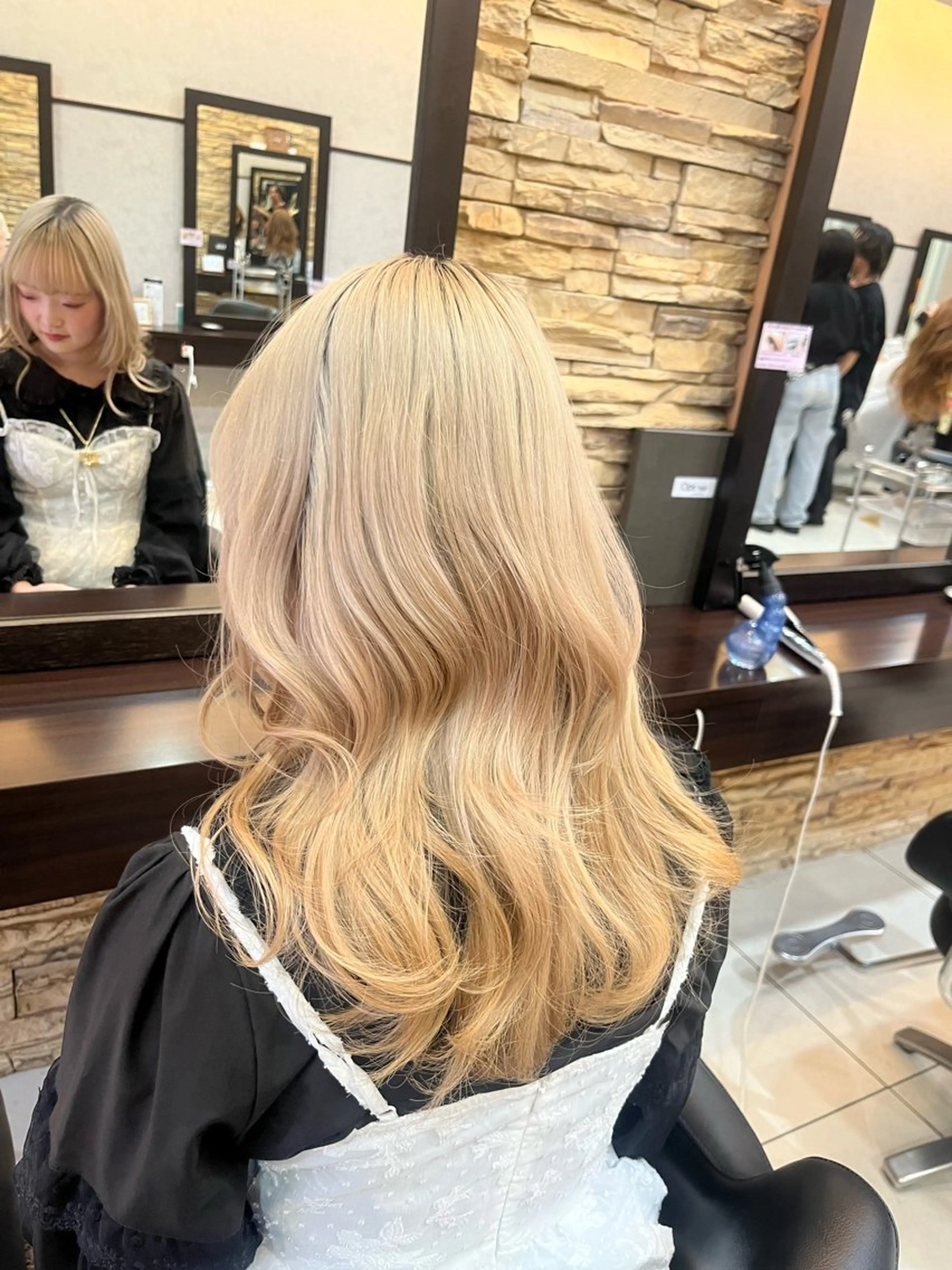 カラー ベージュカラー 透明感カラー✨🩵 韓国ヘアkanatoのヘアスタイル