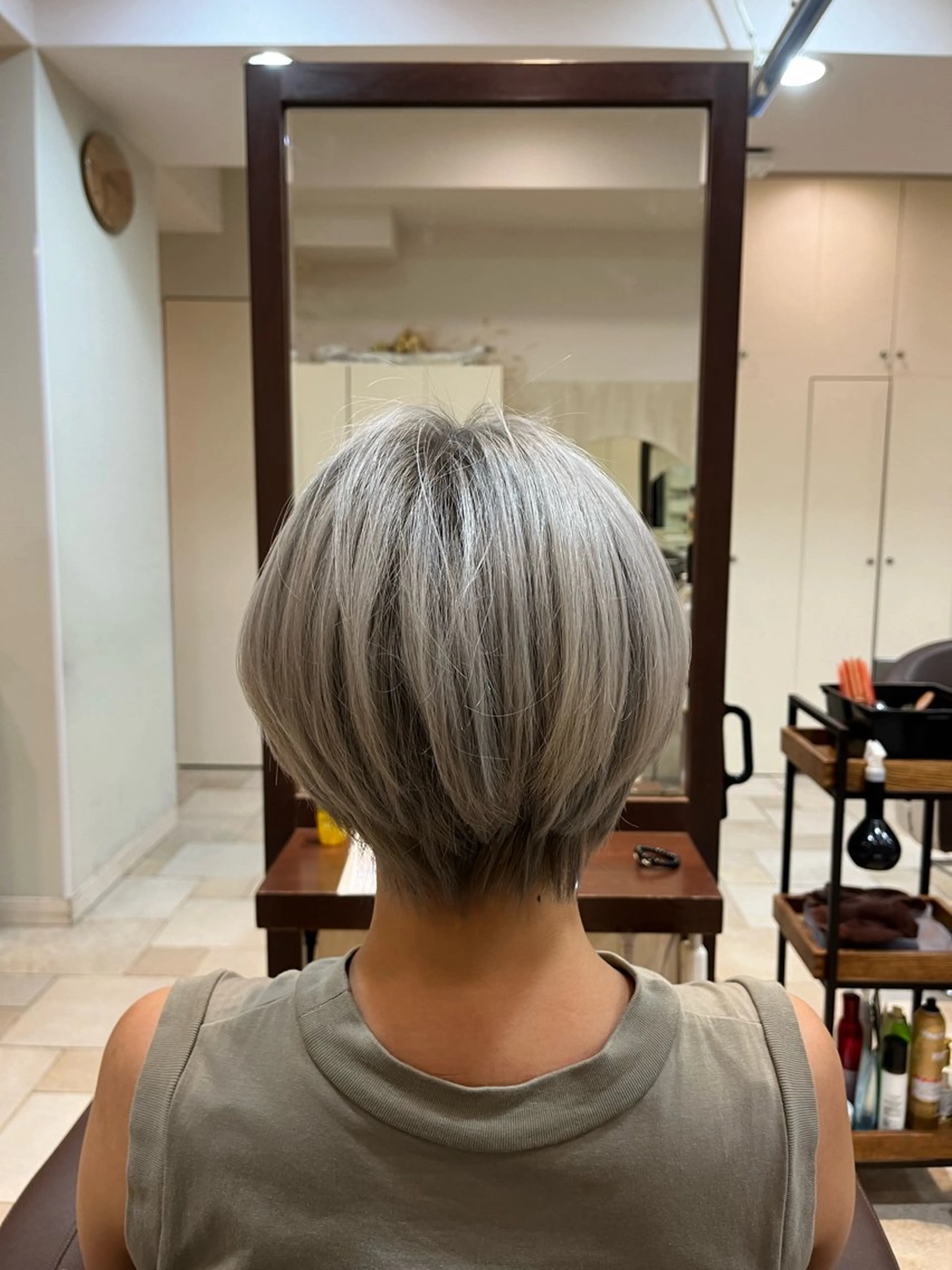 ショート ヘアカラー 大人透明感艶カラー 寺田稜のヘアスタイル