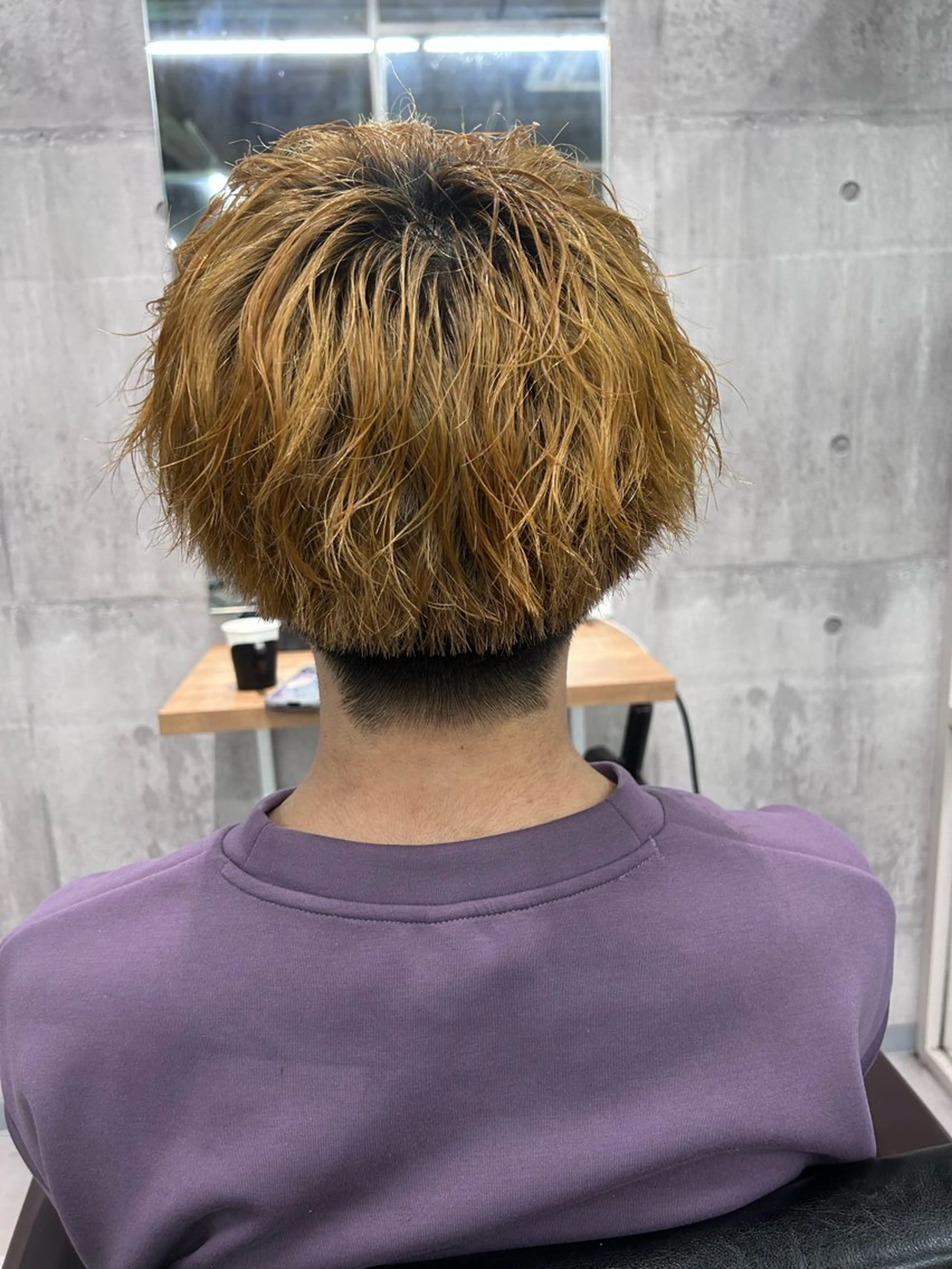 ショート パーマ メンズ メンズバレイヤージュ メンズブリーチ フェザーパーマ メンズハイライト メンズインナーカラー カット ヘアカラー トリートメント newi赤羽 ✂️KEN✂️のヘアスタイル