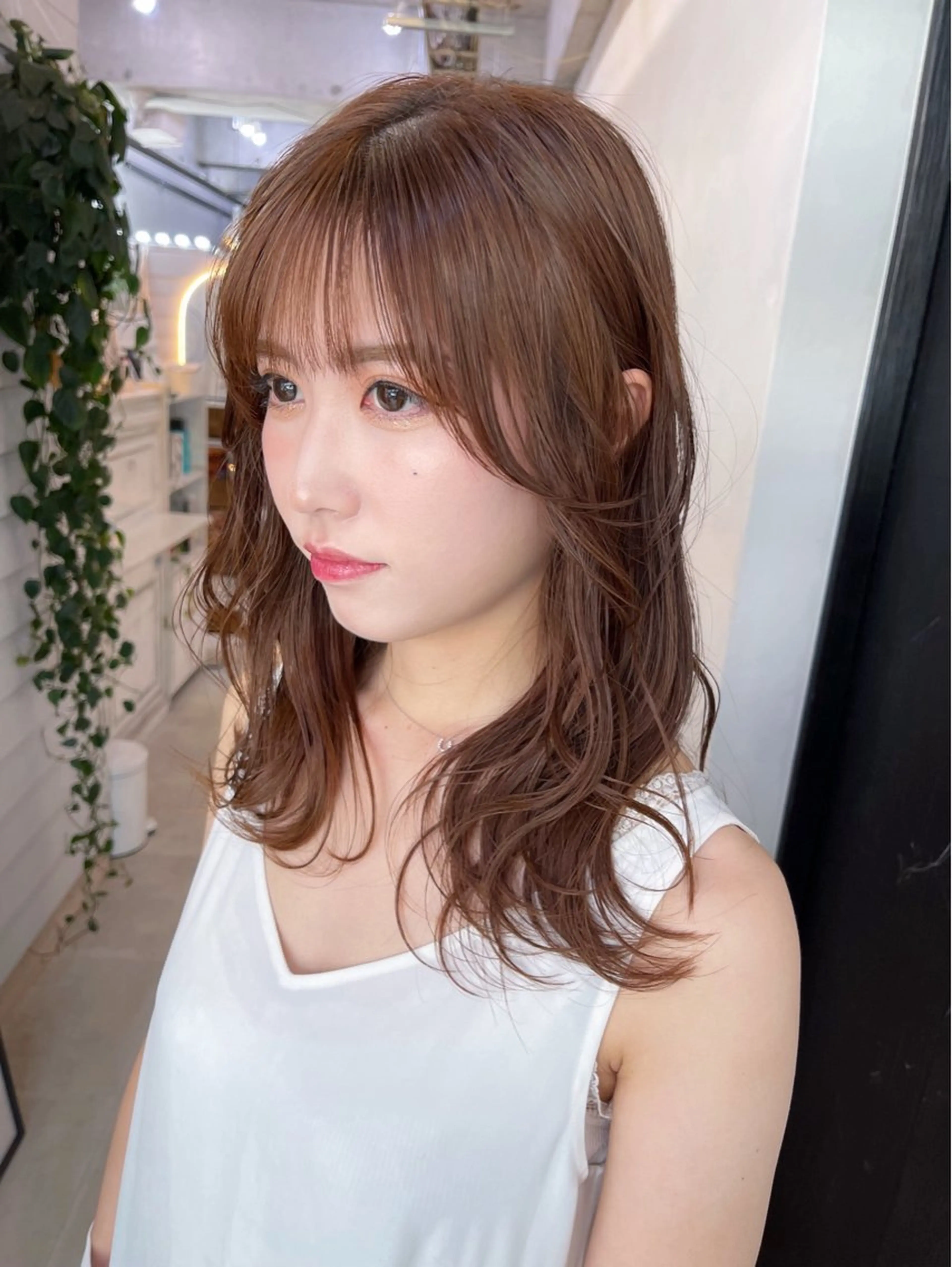 ミディアム カラー ベージュカラー 顔周りカット カット ヘアカラー AiM 大名　似合わせカットのヘアスタイル