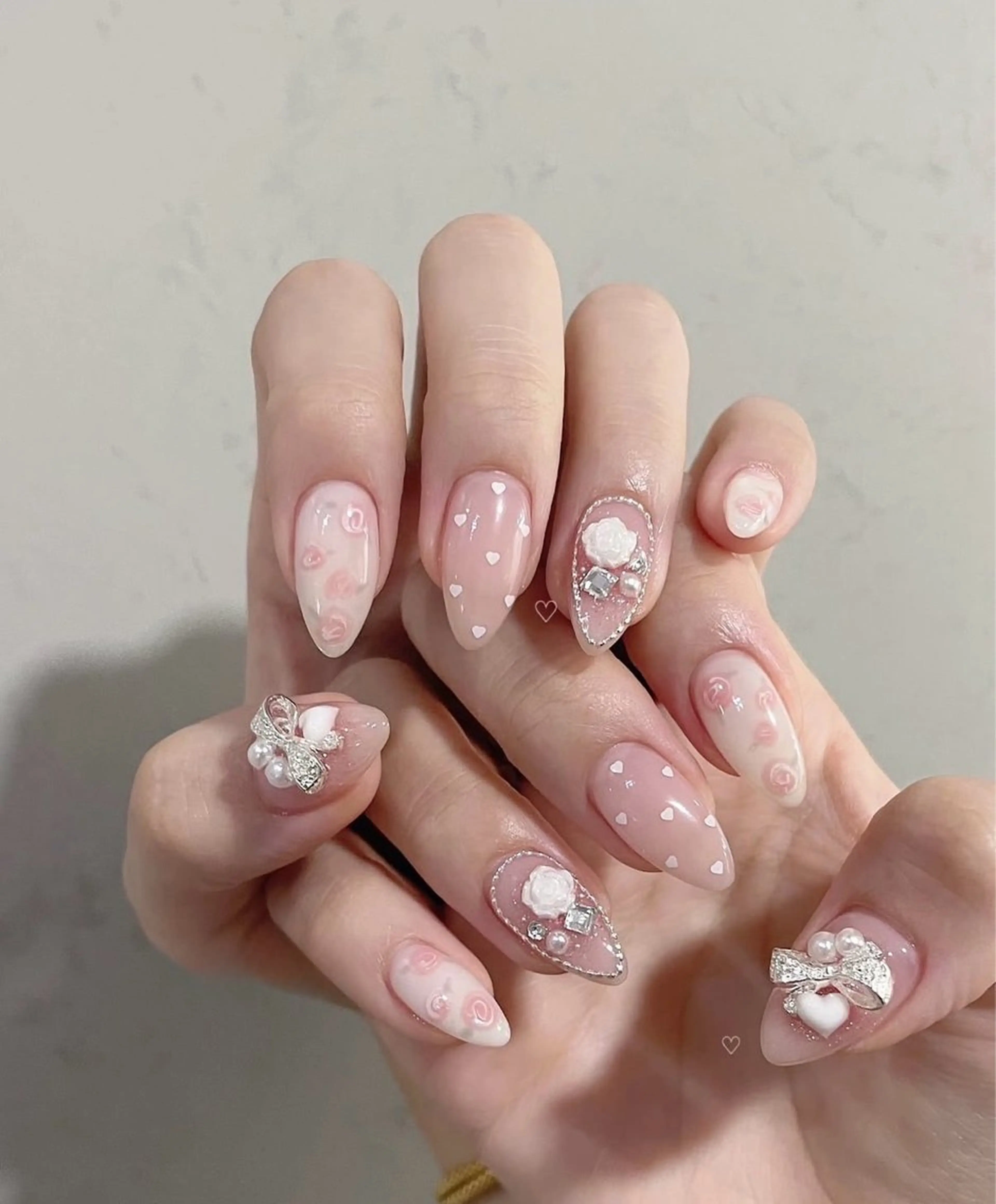 ネイル アートネイル ガーリー ハート 韓国ネイル ラメ(グリッター) NailSalon✨ Écrinエクランのネイルデザイン