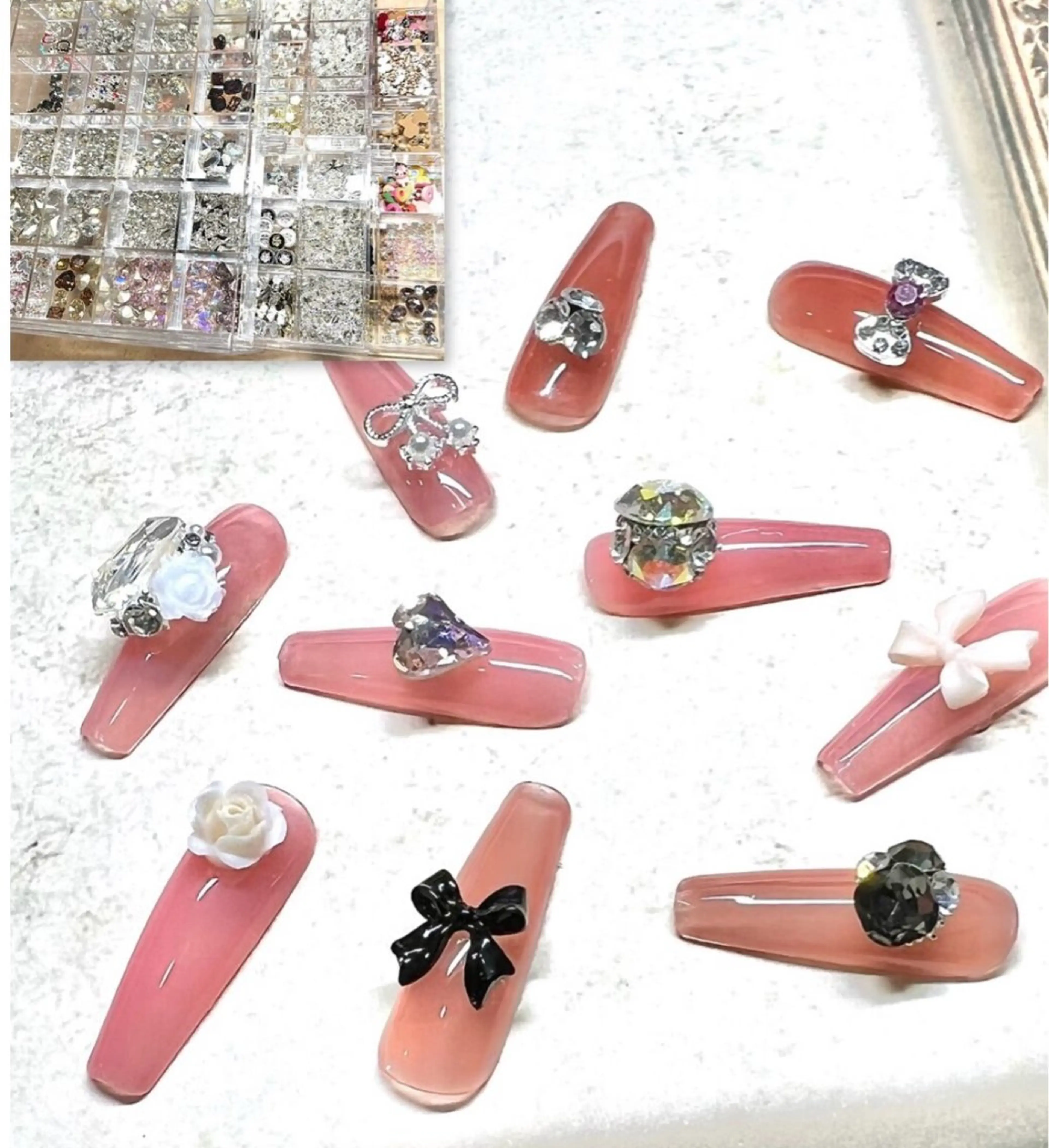 ワンカラーorラメグラ＋パーツ4個選び放題の写真