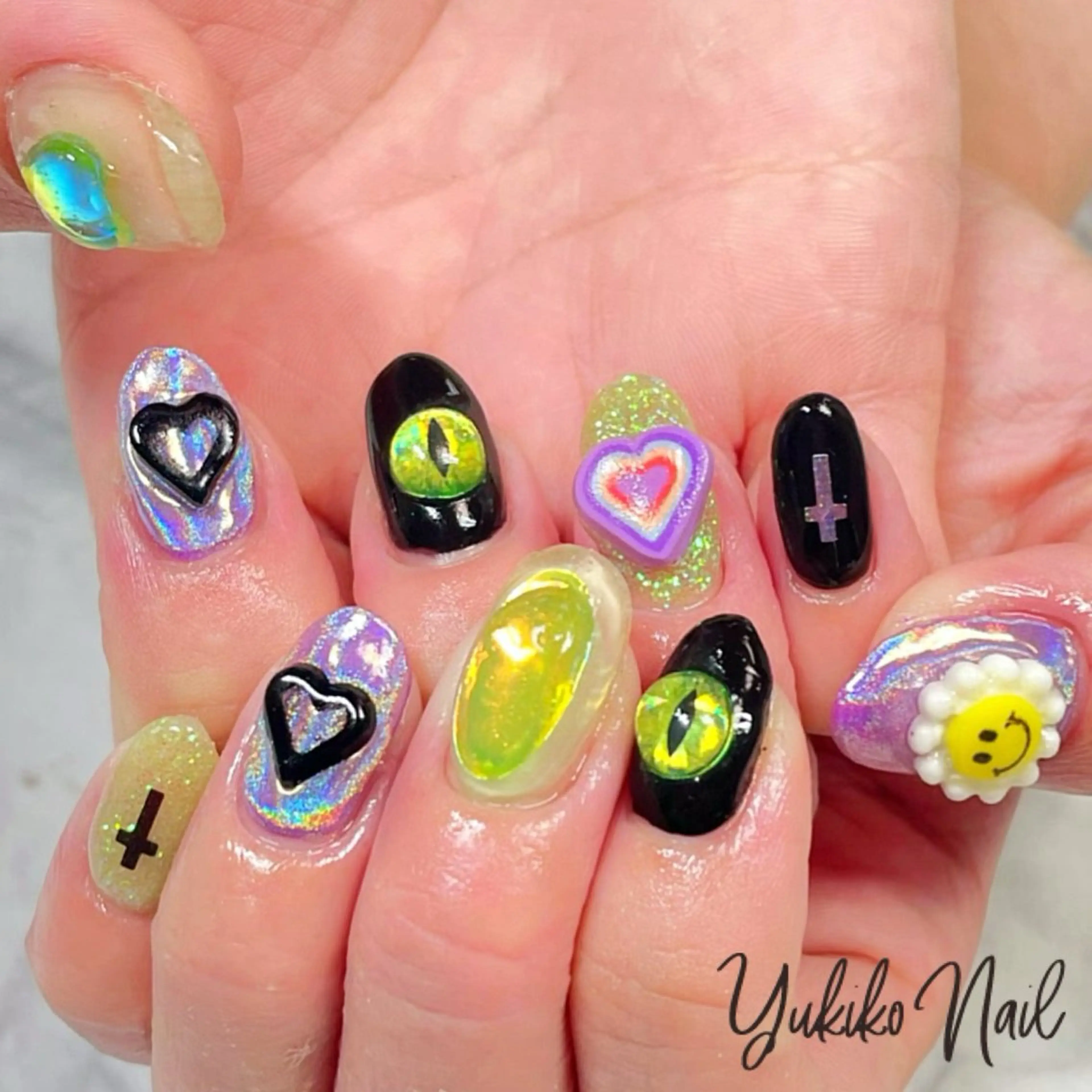 ネイル グリーン ハート キラキラネイル ラメ(グリッター) ぷっくりネイル ハンドネイル ユキコ ネイルのネイルデザイン