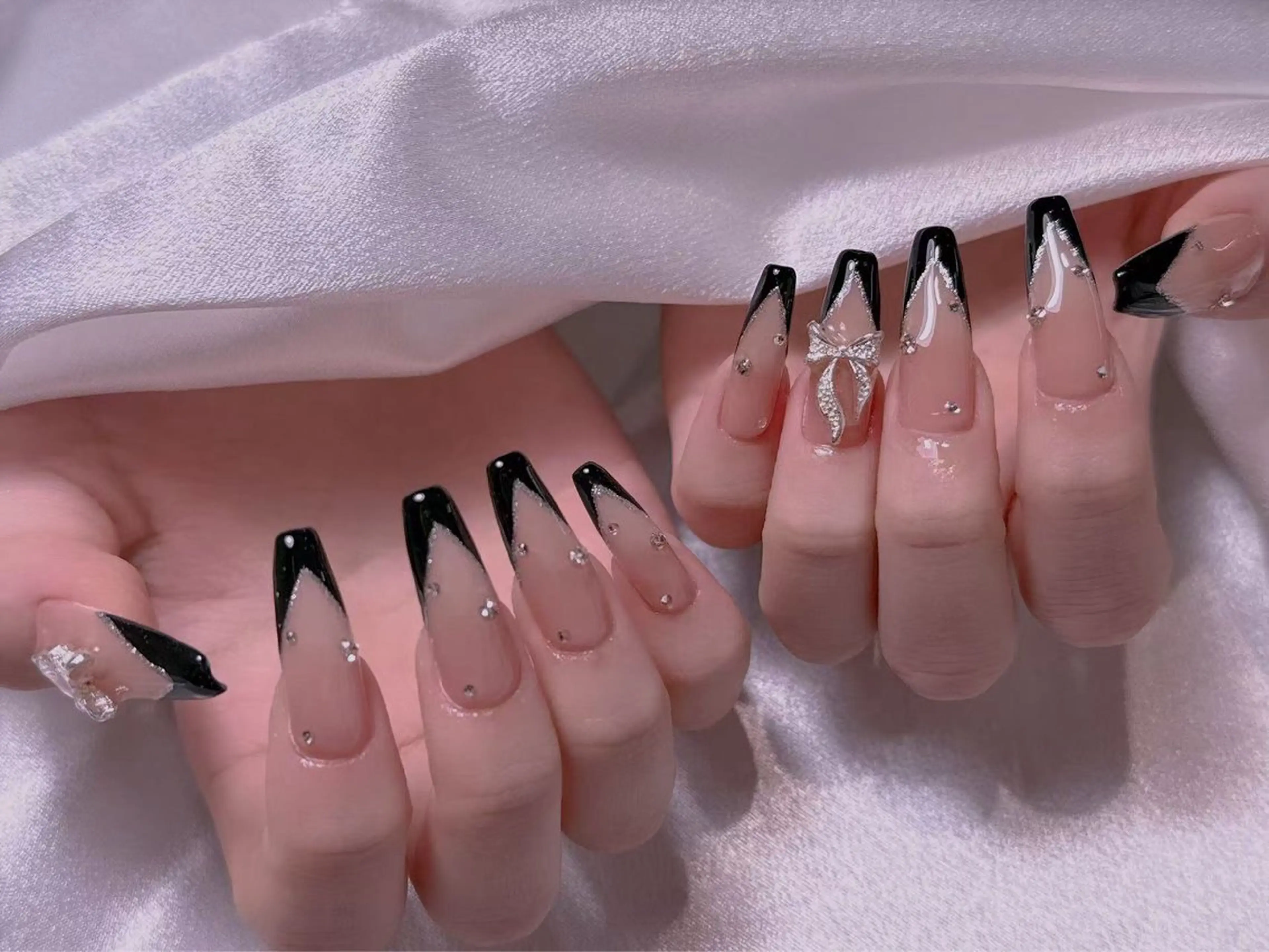 ネイル ブルー チークネイル フレンチネイル ハート ホログラムネイル 美爪パラジェル導入店 Sunnilyのネイルデザイン