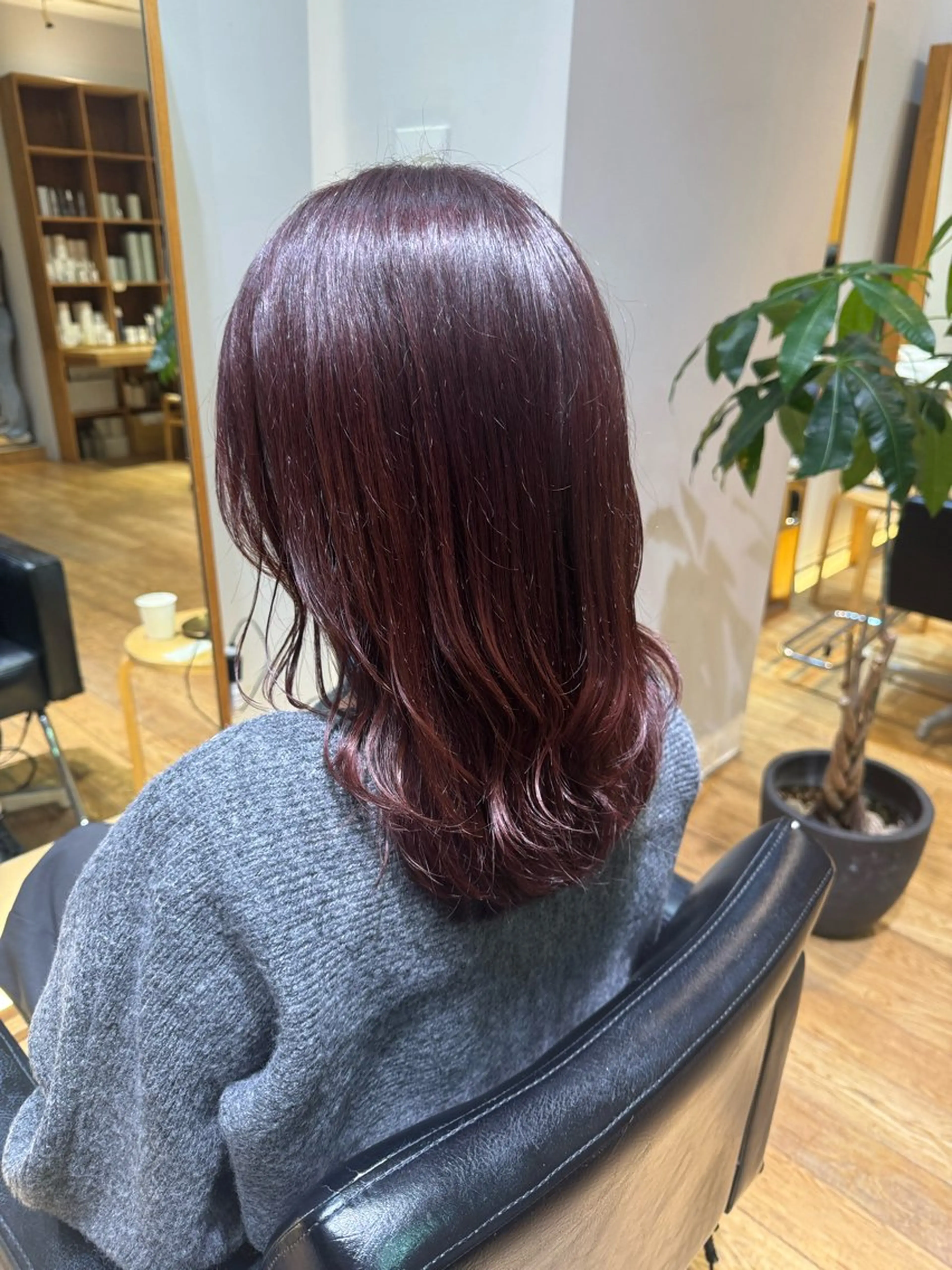 ミディアム カット ヘアカラー トリートメント 大人可愛い♡コテ巻き パーマ🌼杉田 萌恵のヘアスタイル