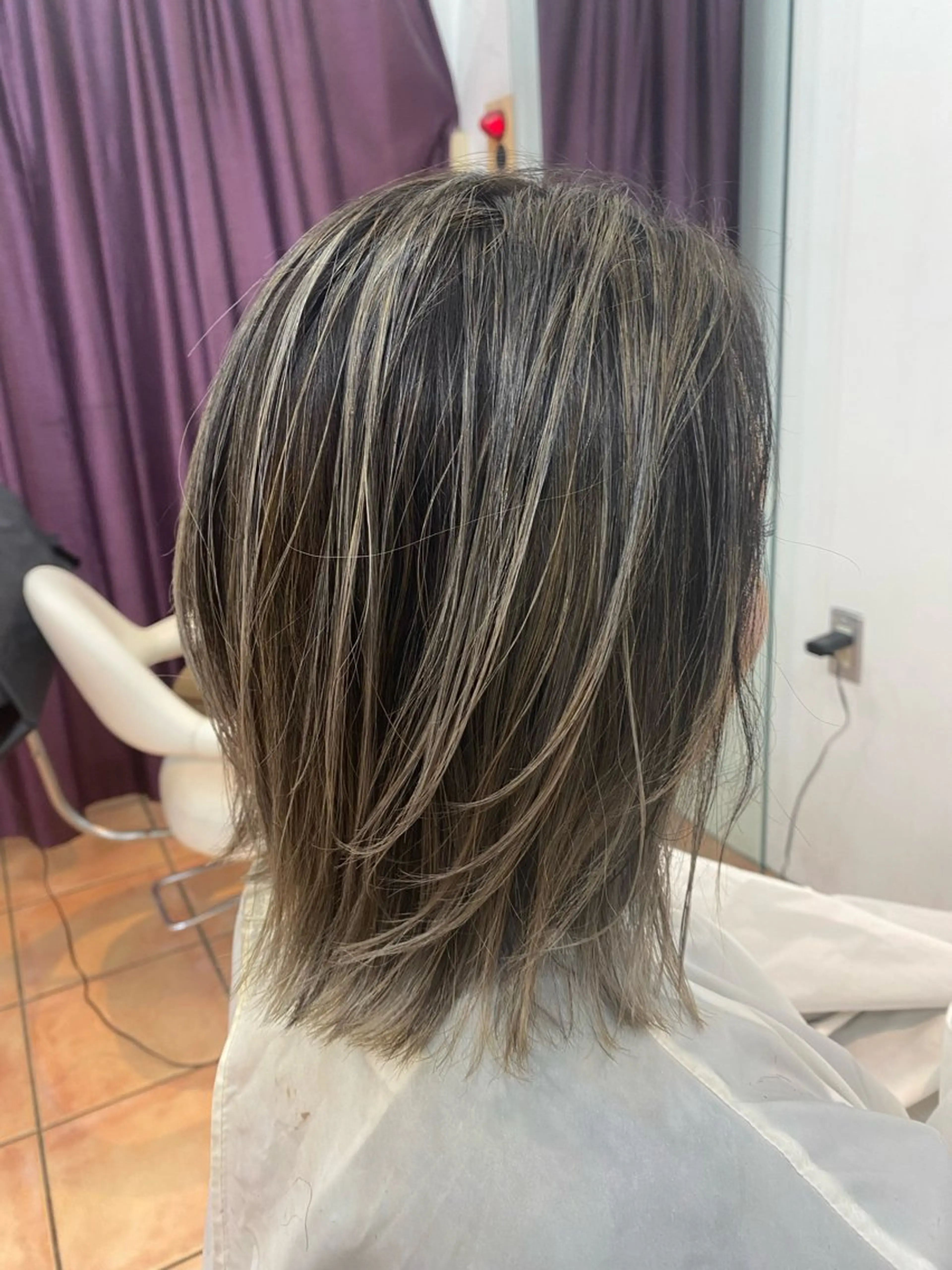 ミディアム レイヤーカット ヘアカラー カラー特化 横川　翔希のヘアスタイル