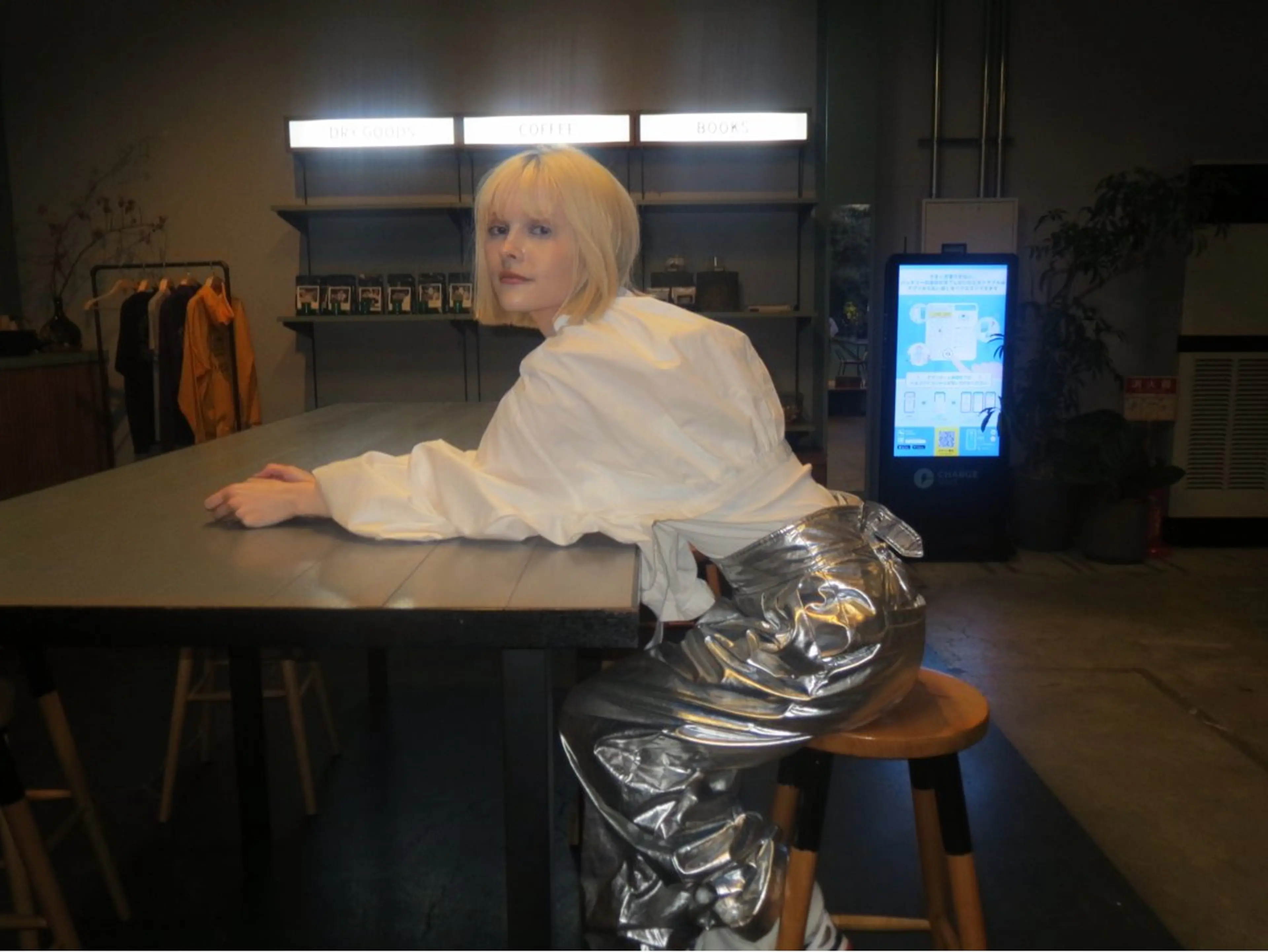 かがやしづ ⭐️ハイトーンのヘアスタイル