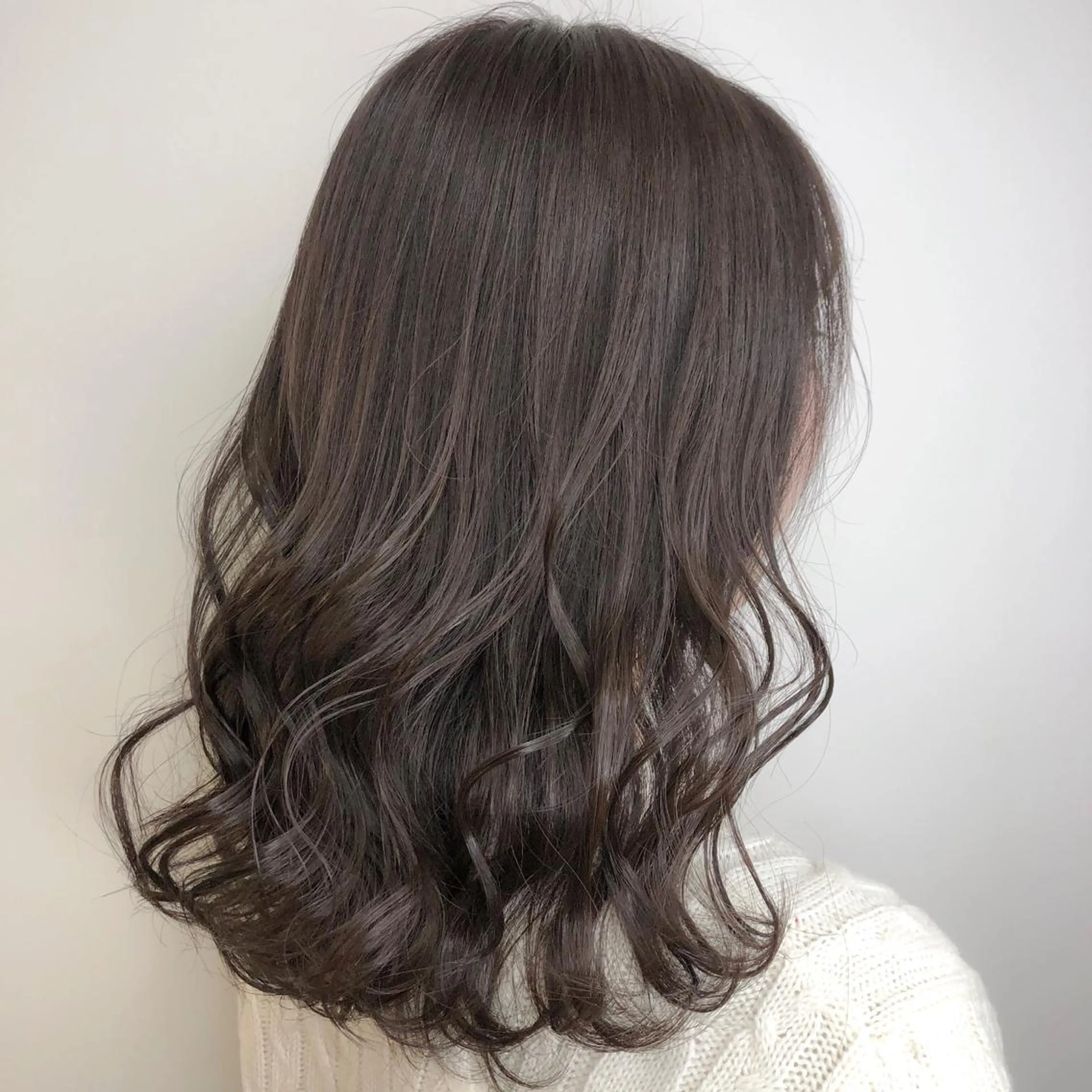 ミディアム カラー グレージュ 【透明感、艶髪】西村 有司のヘアスタイル