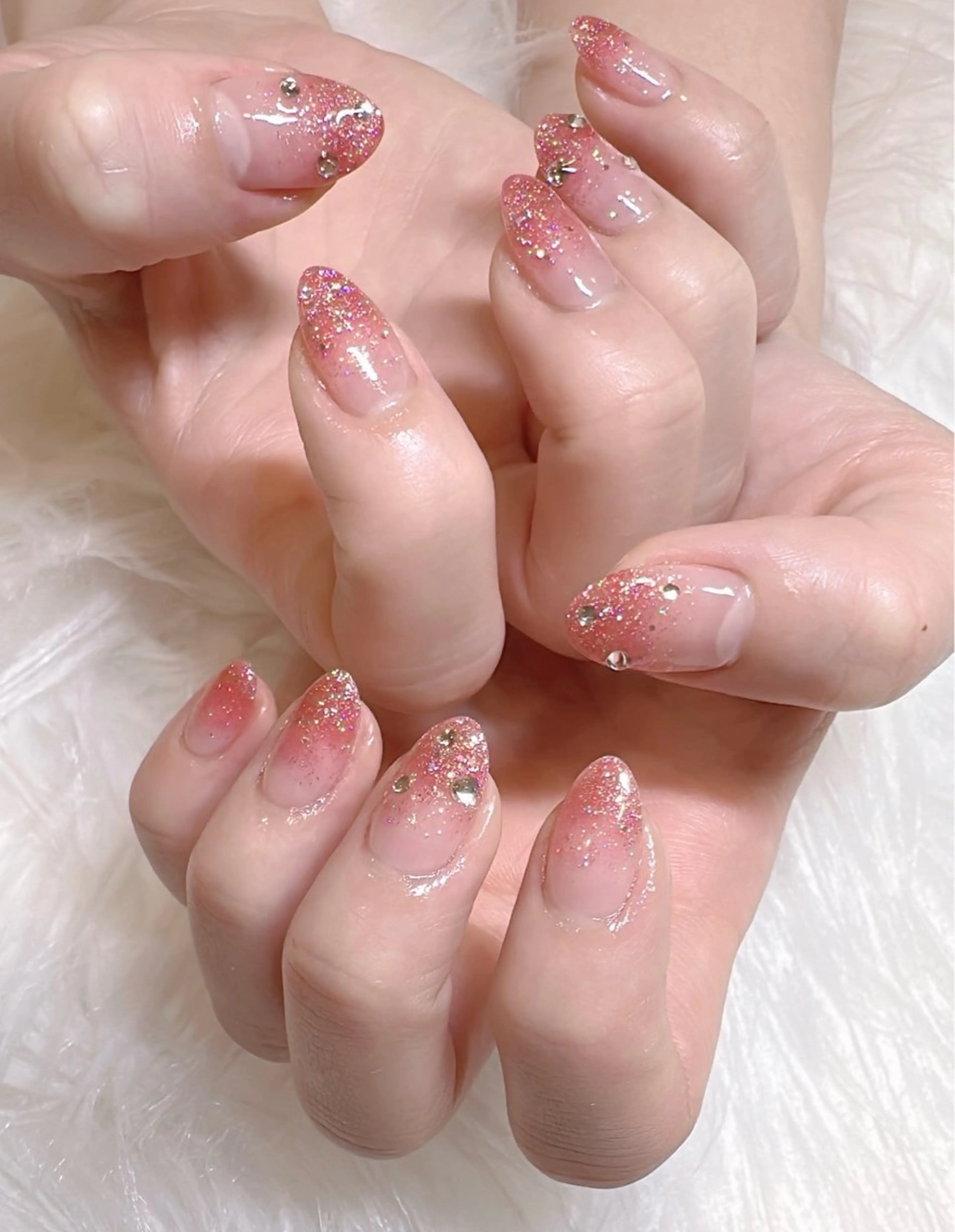 ネイル グラデーション ラメ(グリッター) ラメグラデーション ストーンネイル キュート ネイルのネイルデザイン