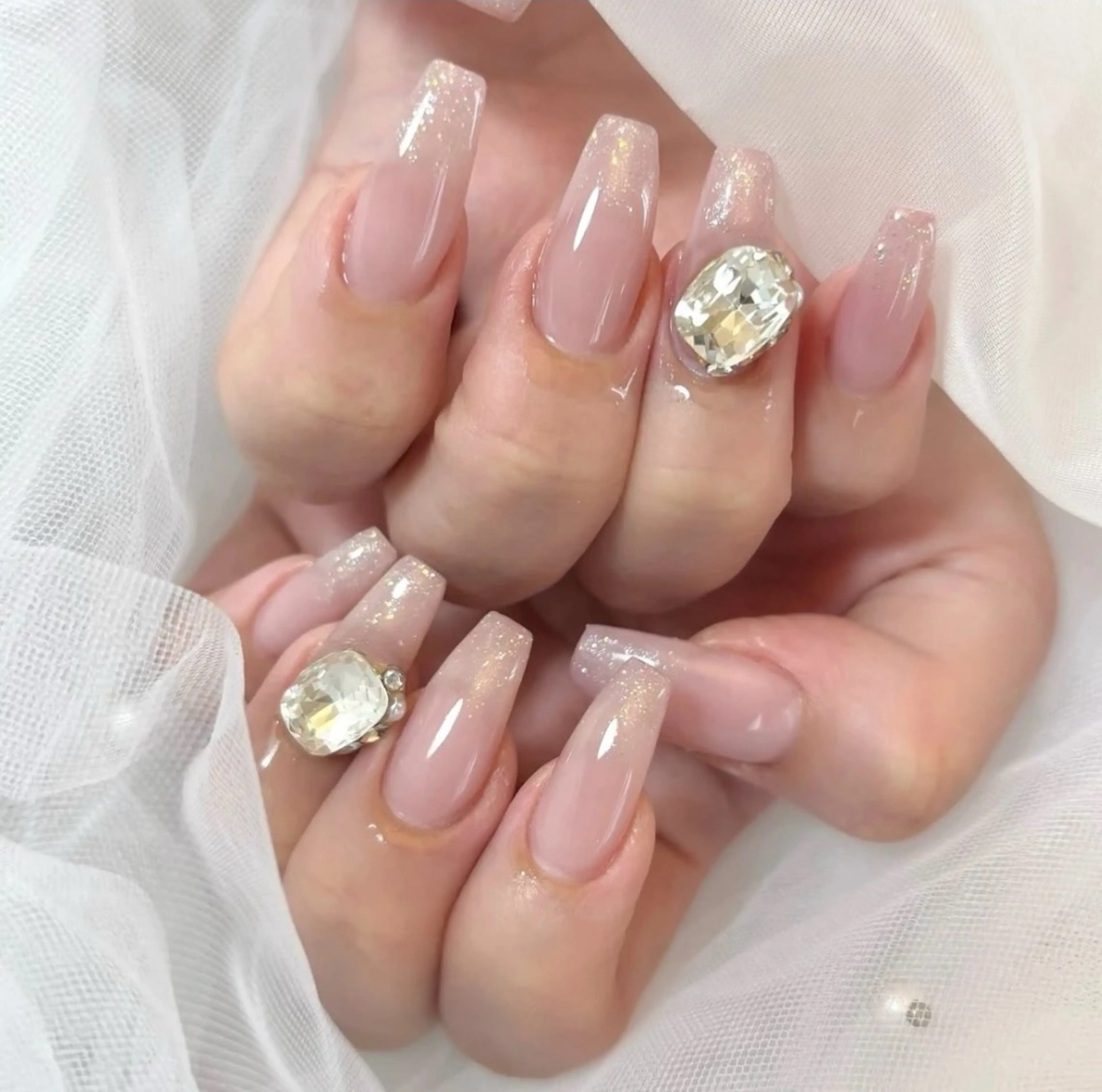 ネイル フレンチネイル ジェルネイル ガラスフレンチ キラキラネイル ロングネイル ハンドネイル Queeens nailのネイルデザイン