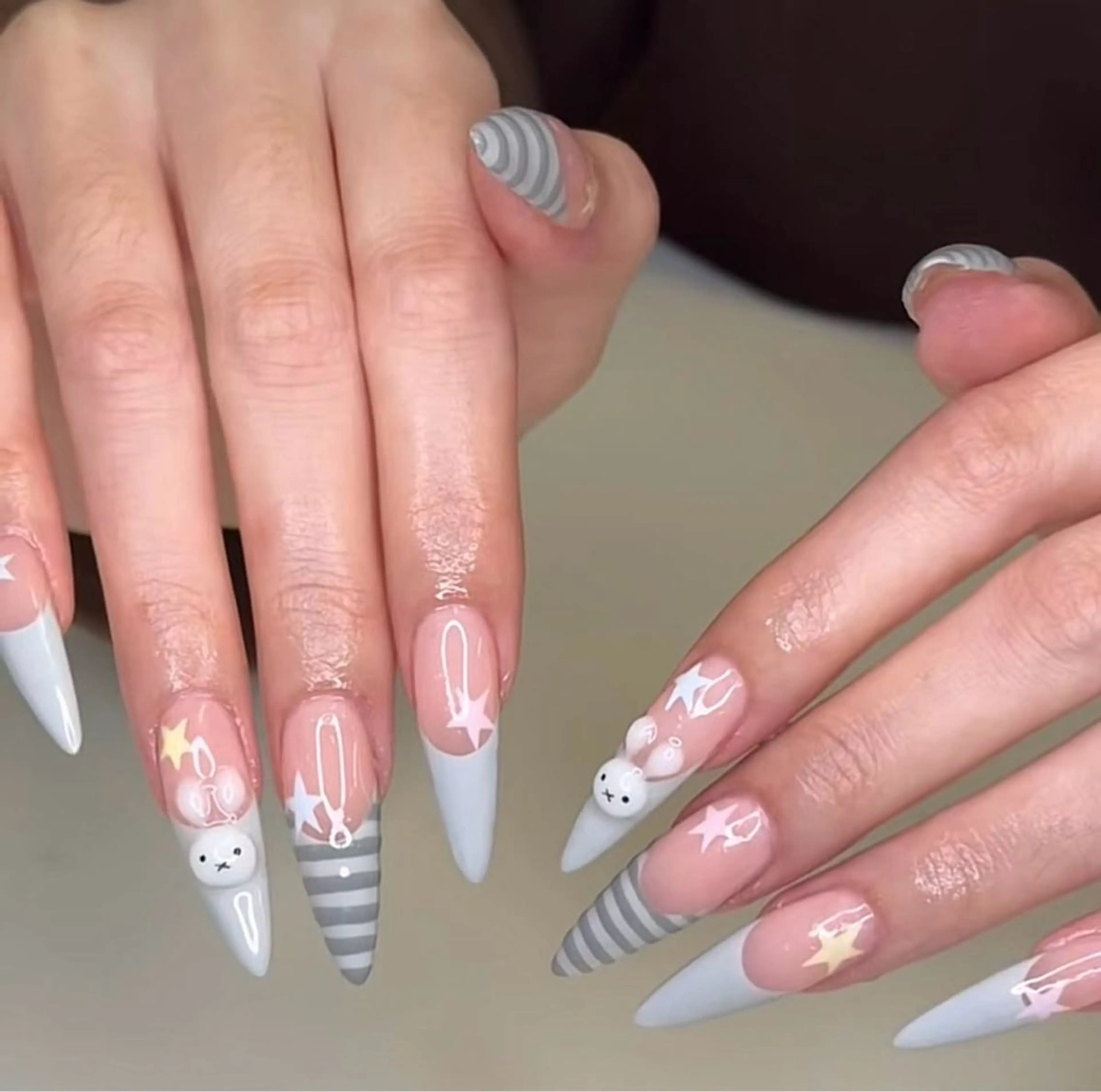 カラー グラデーションカラー ピンクカラー ハンドネイル AIN Nailのネイルデザイン