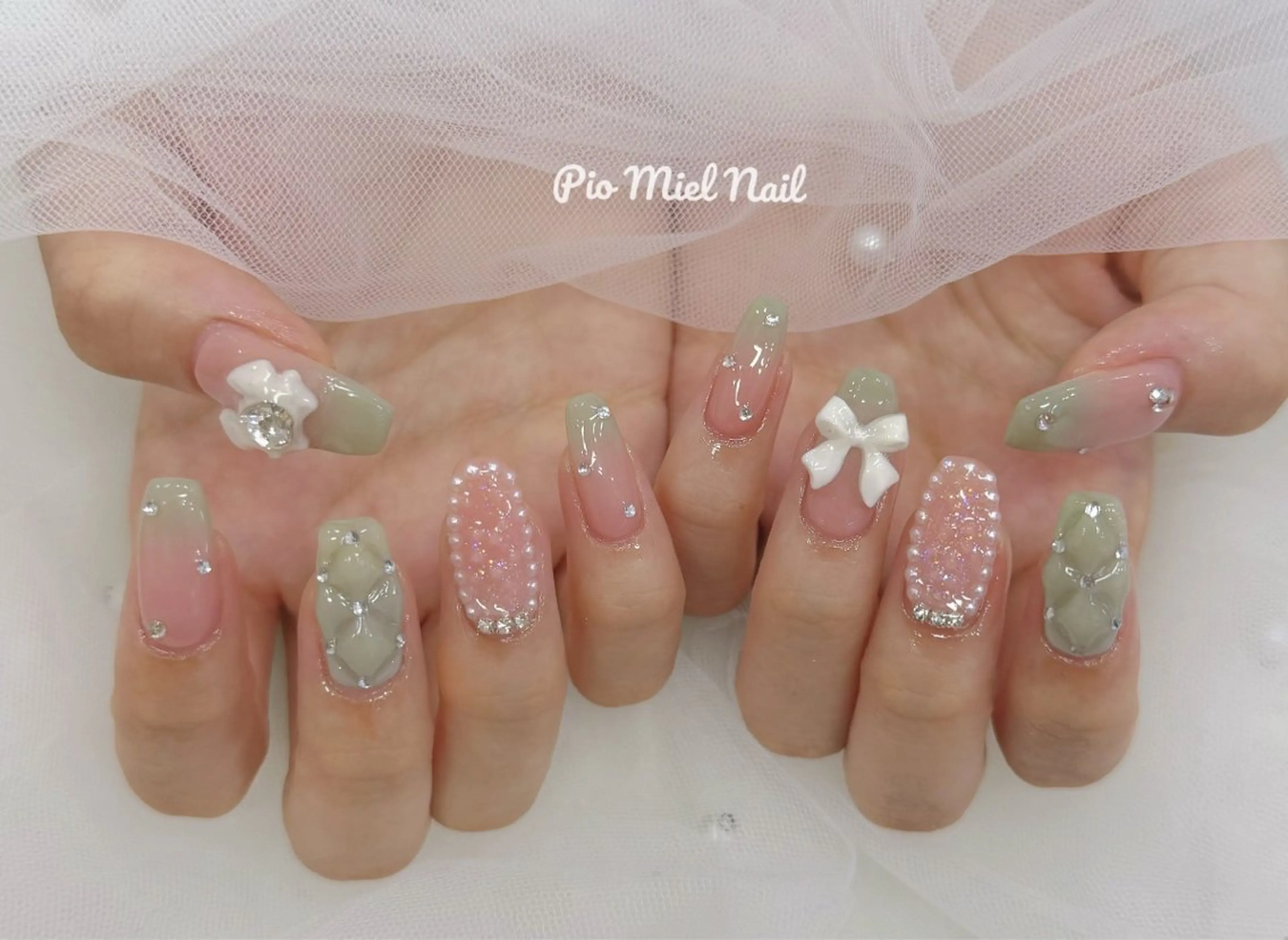 ネイル ガーリー ラメ(グリッター) ロングネイル リボン ハンドネイル HANA 長さだしのネイルデザイン