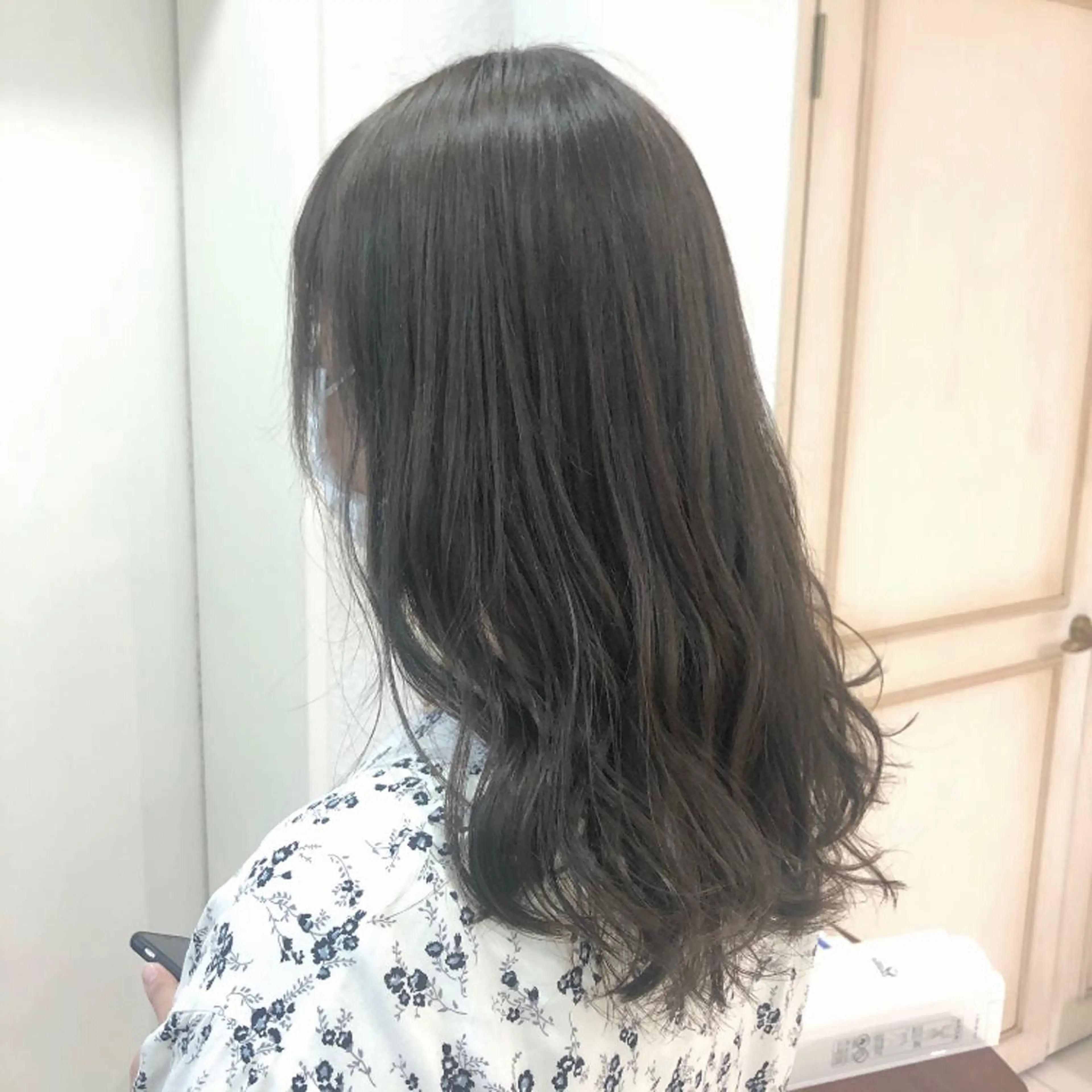 セミロング カラー TRENCH　相澤 果歩のヘアスタイル