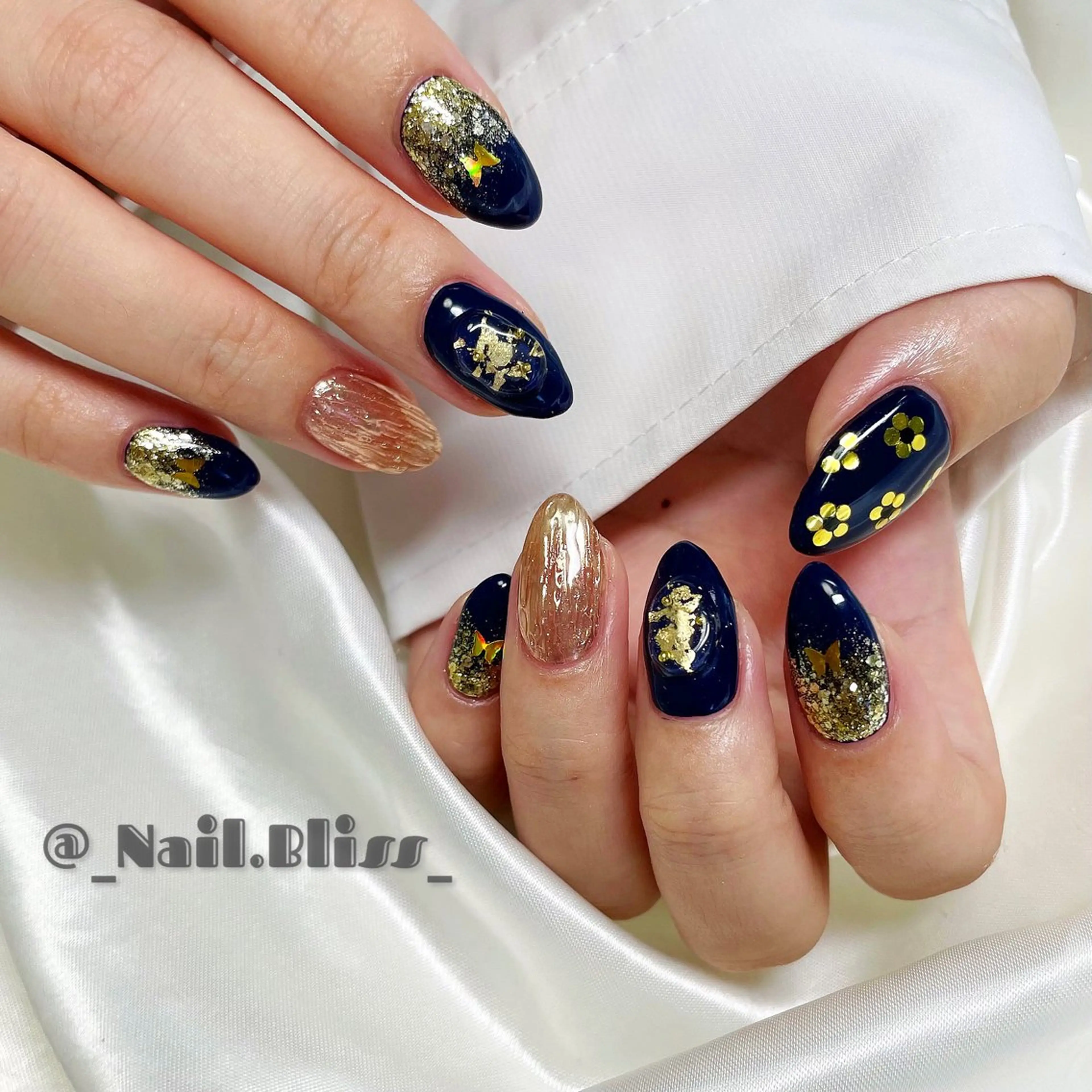 ネイル ゴールド ネイビー ハンドネイル NAIL BLISSのネイルデザイン