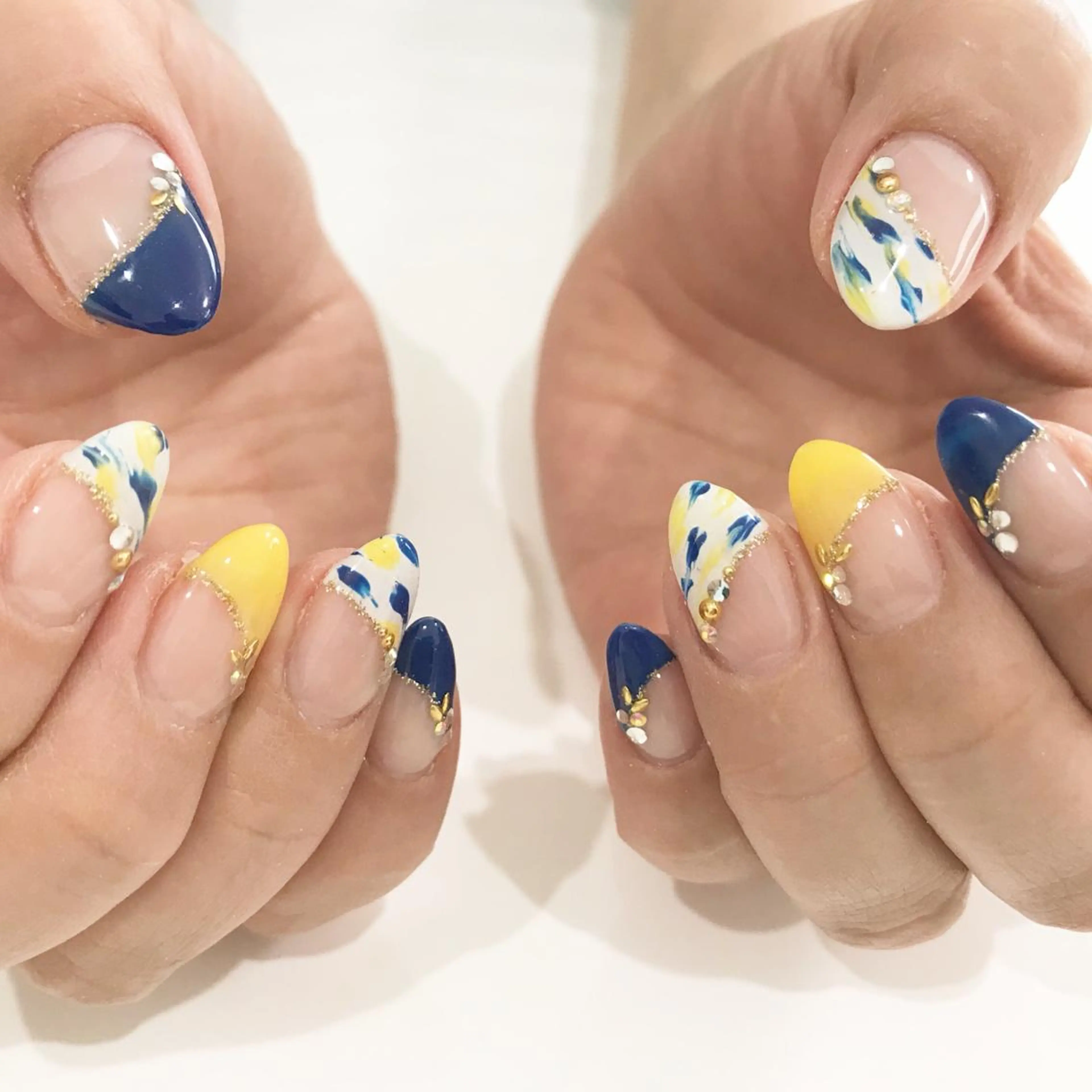 ネイル アートネイル ブルー フットネイル フレンチネイル シンプルネイル nail fufla ♡yamane♡のネイルデザイン