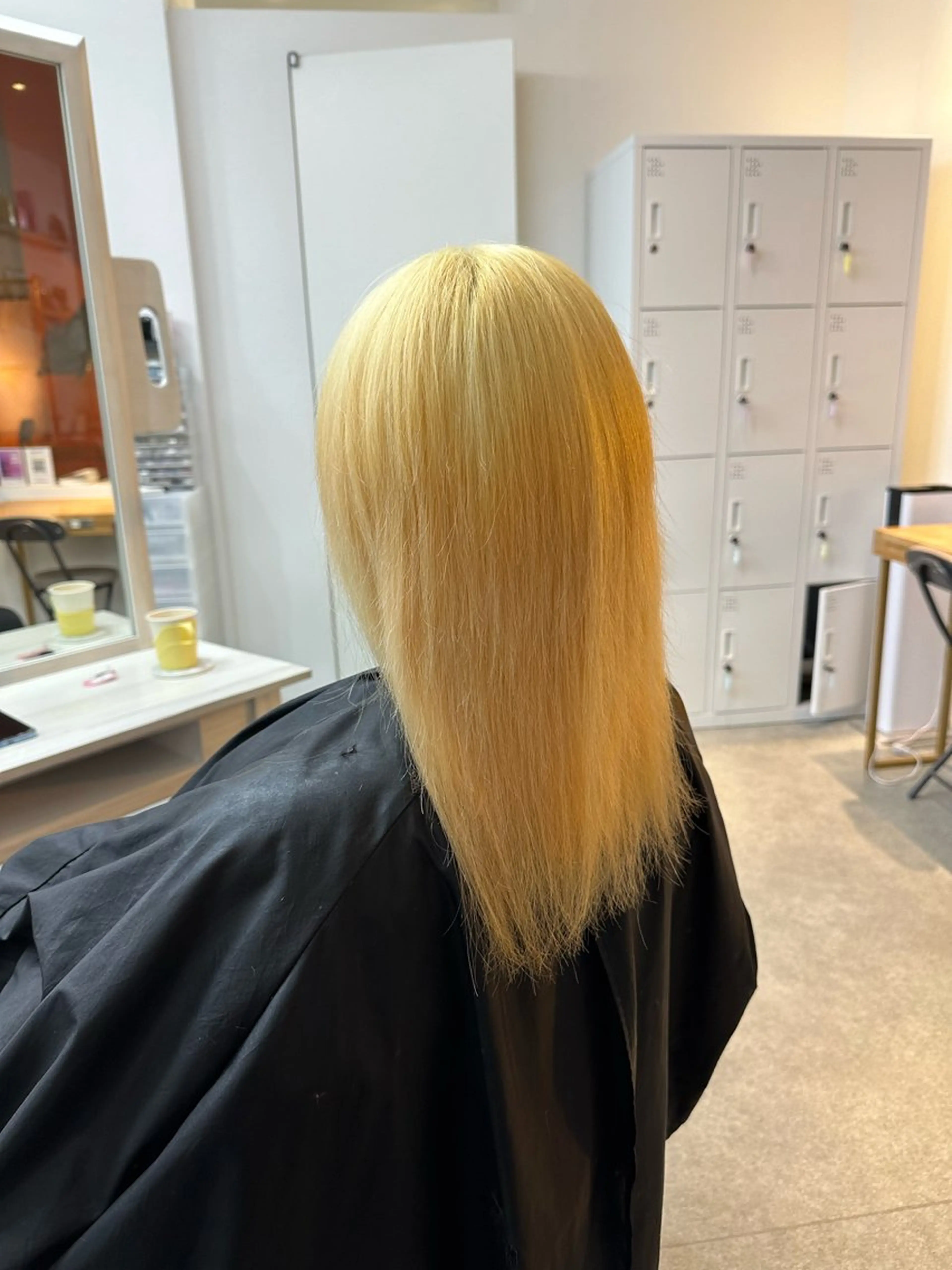 セミロング ヘアカラー 韓国ヘア×ハイトーン AYA💫のヘアスタイル