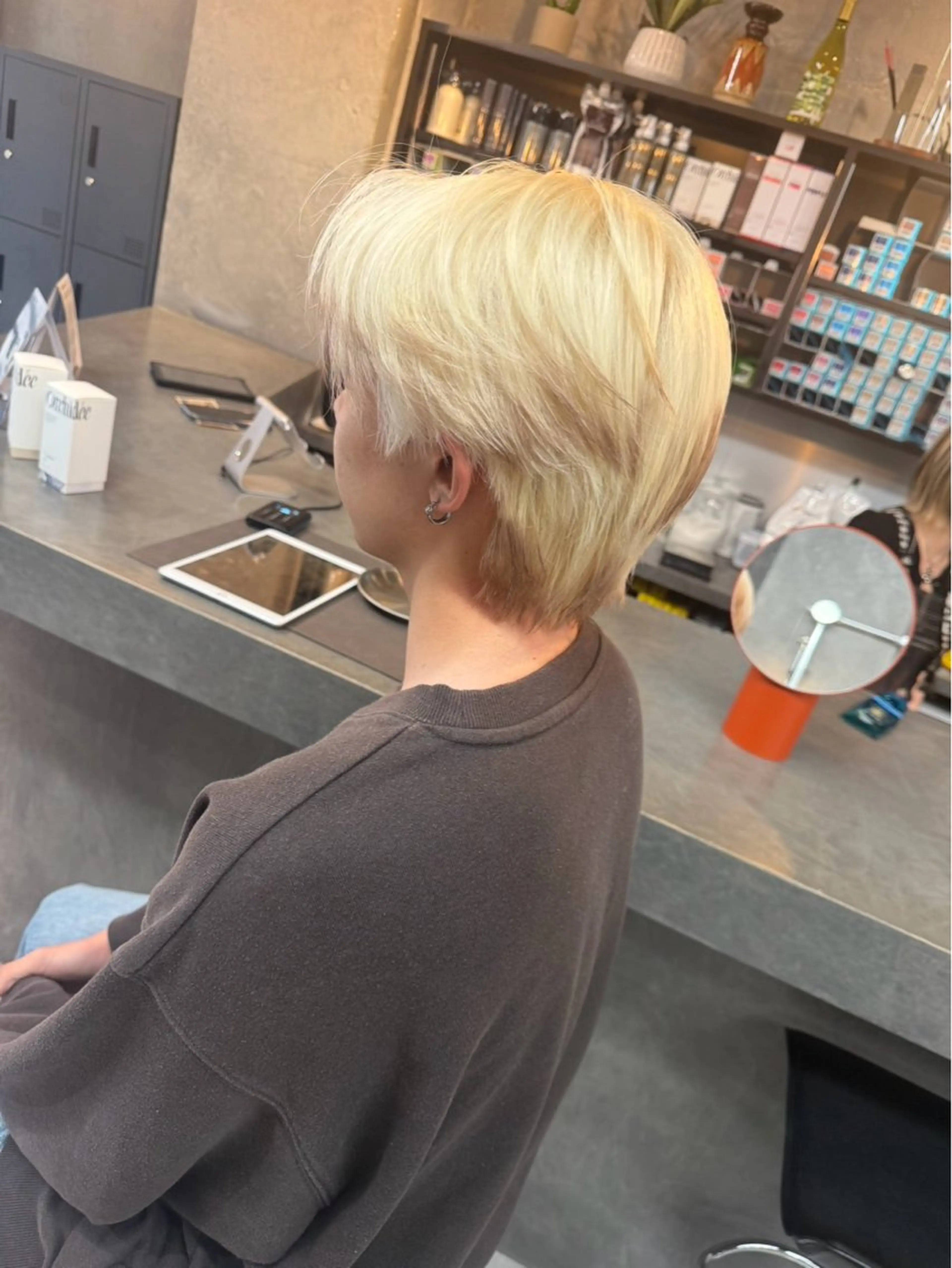 カラー BEL Hinataのヘアスタイル
