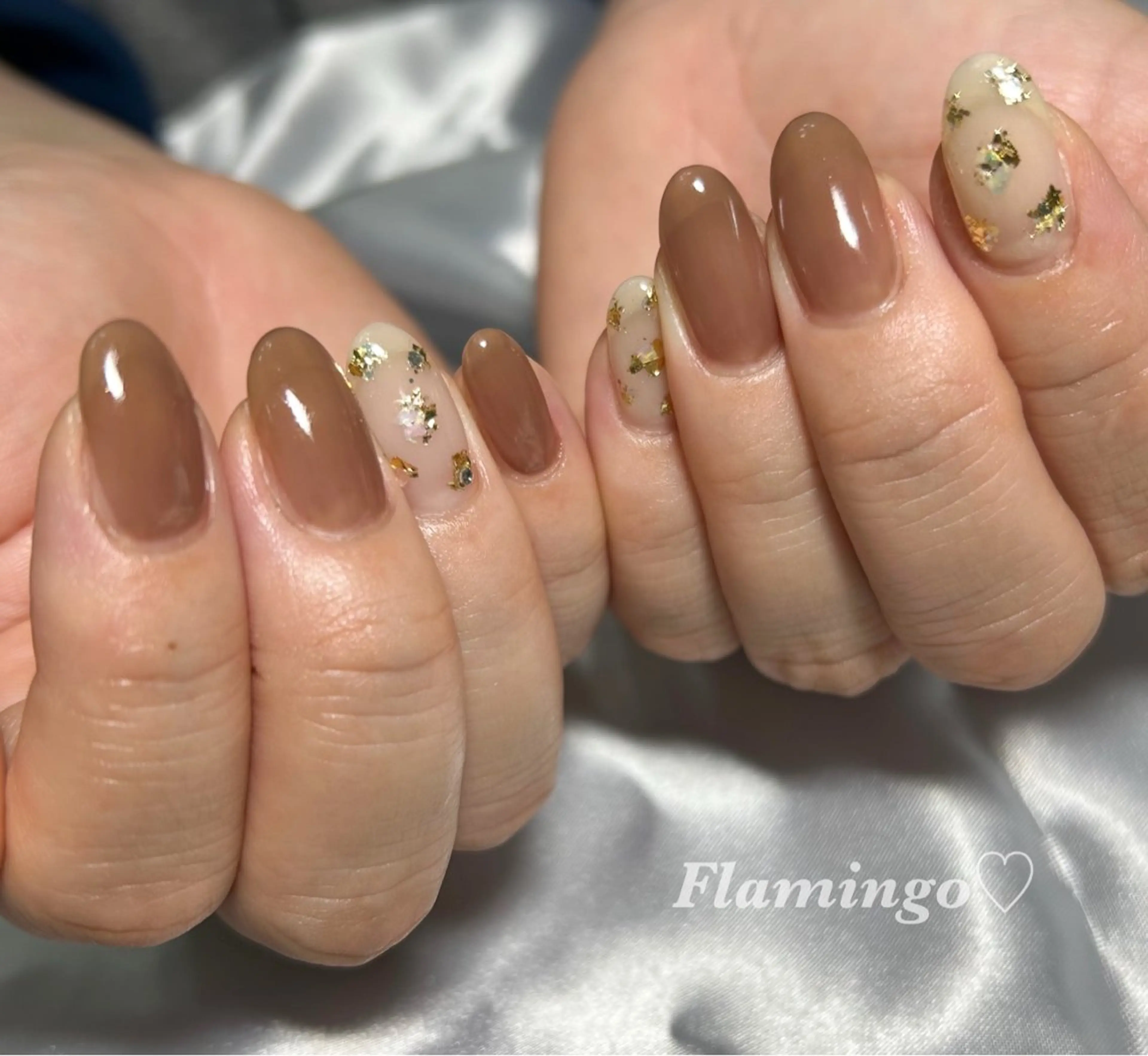 ネイル ブラウン カジュアル キラキラネイル シンプルネイル ハンドネイル フィルイン／自爪育成 ／爪に優しい施術のネイルデザイン