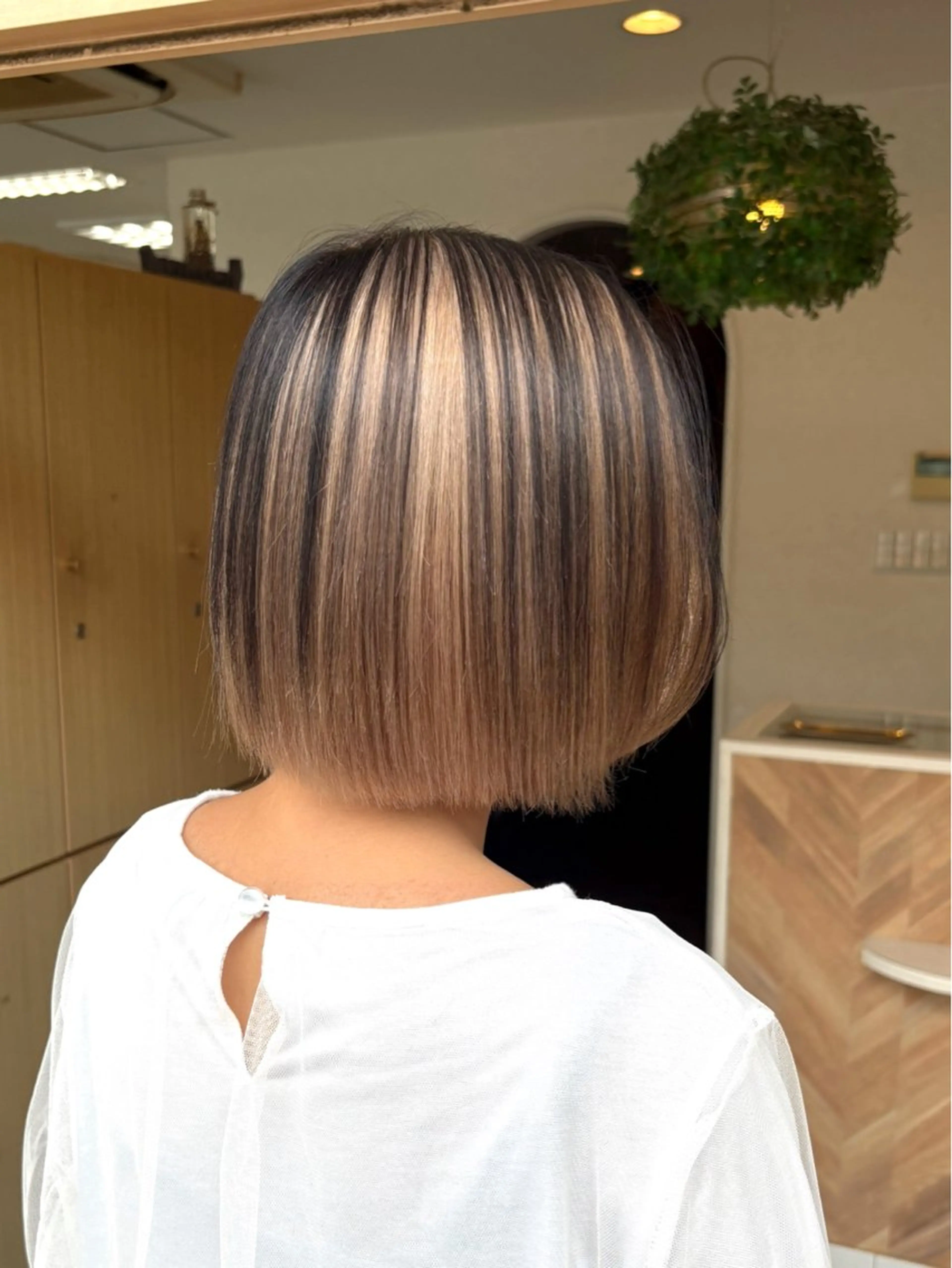 ショート issy/ハイライト ハイトーン／レイヤーのヘアスタイル