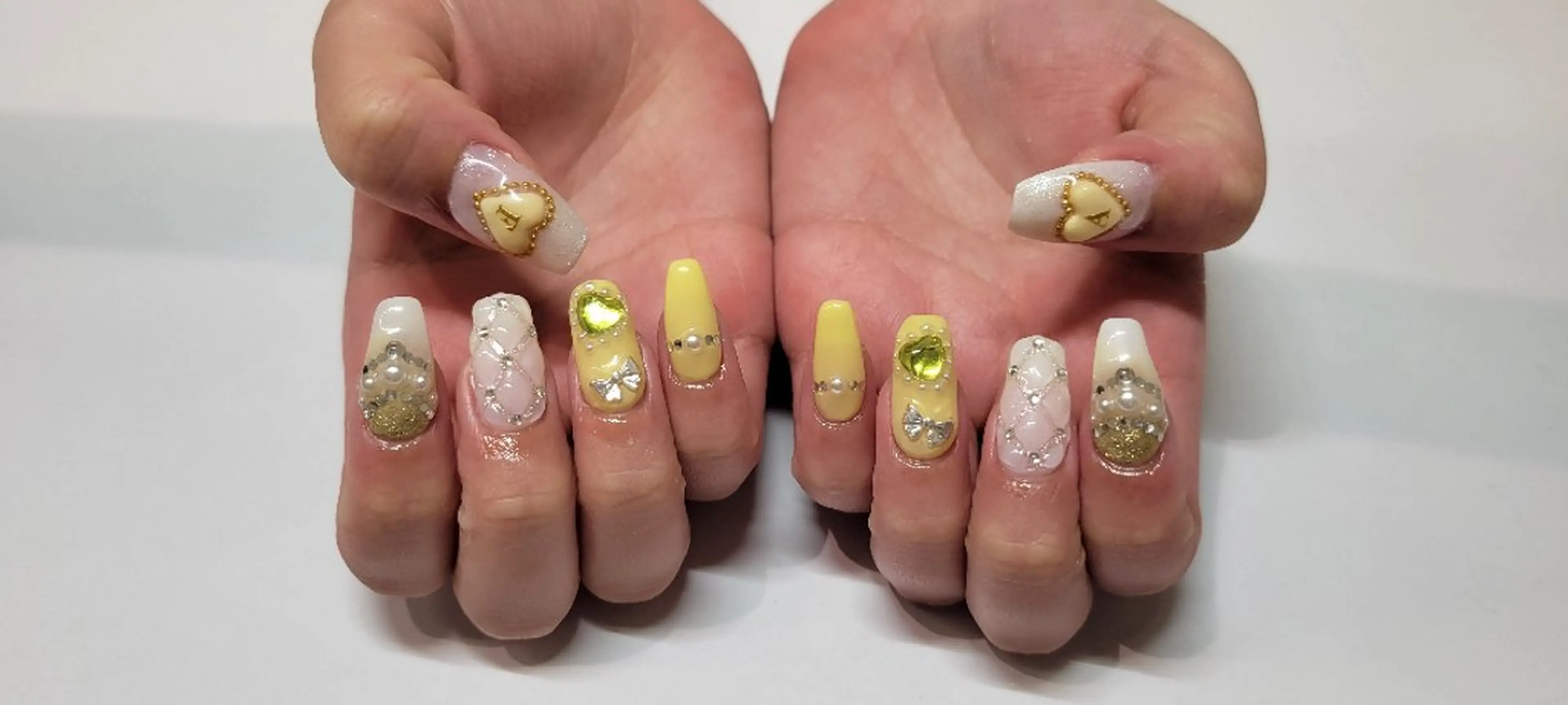 ネイル gotoday新宿店所属・鈴木 ゆいのネイルデザイン