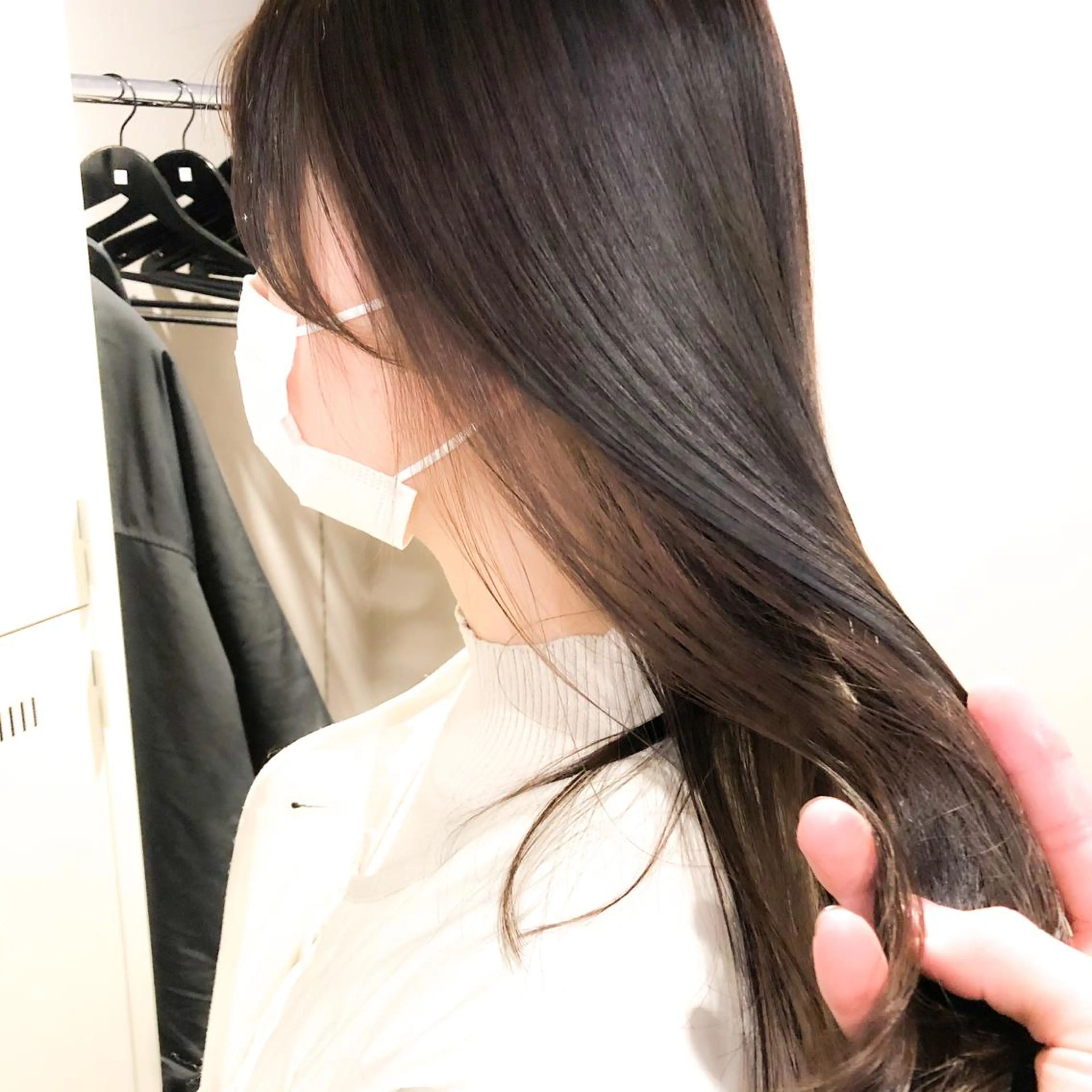 セミロング カラー ハイトーン×レイヤー カットTAKUMIのヘアスタイル