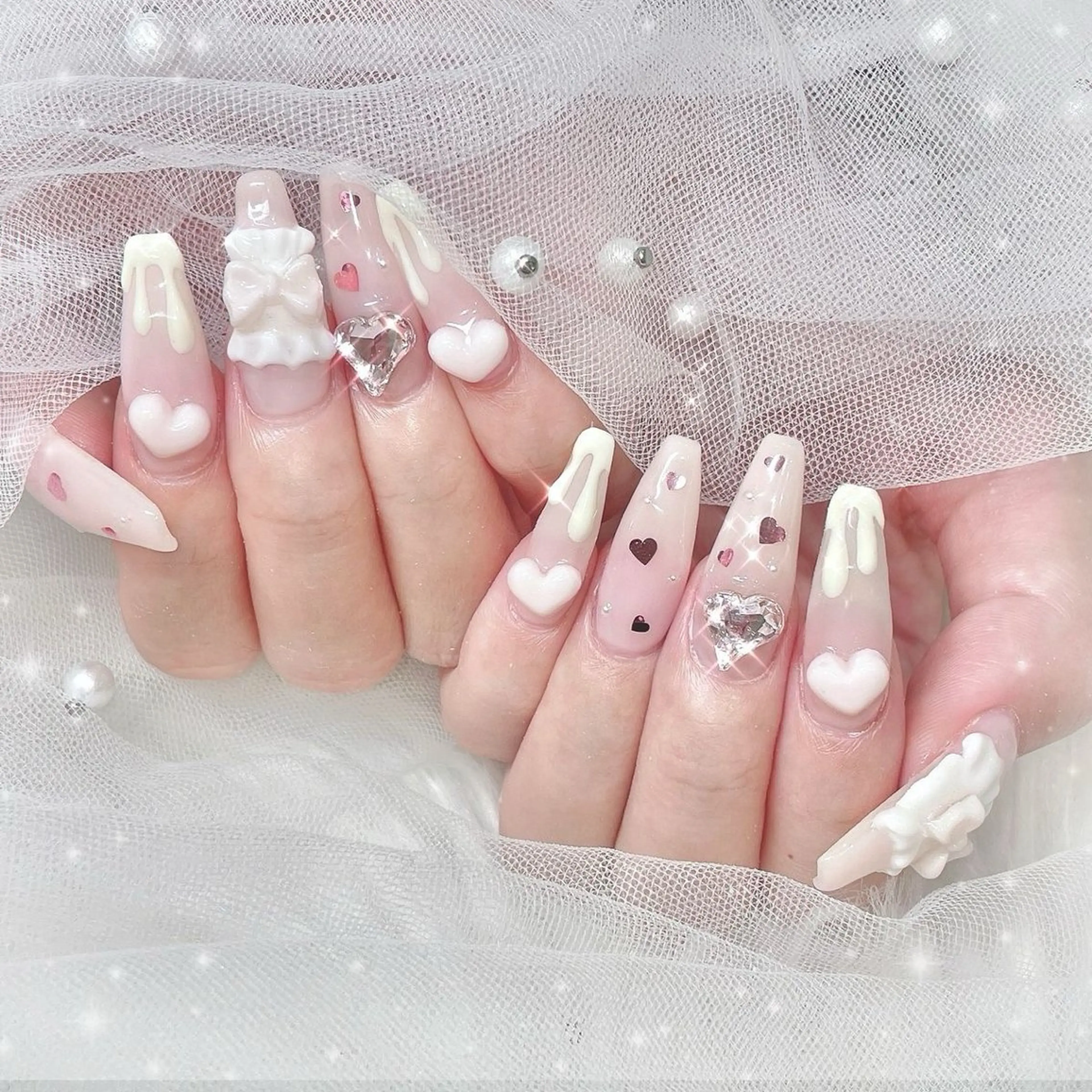 ネイル キラキラネイル 韓国ネイル ロングネイル ワンホンネイル ハンドネイル Josie nail salonのネイルデザイン